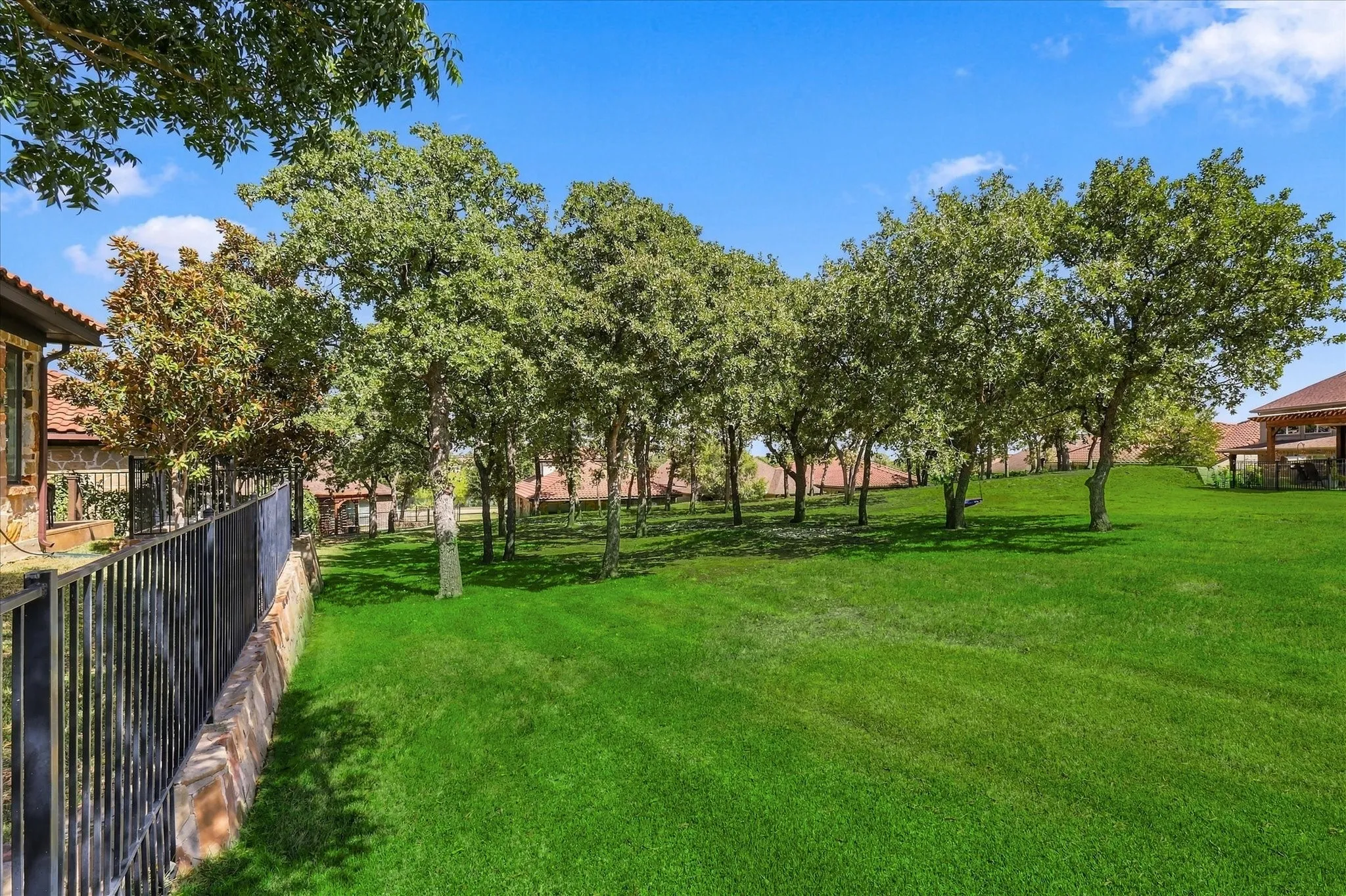 Single Family Residence For Sale in Denton County , 2912 Siena Drive, Denton, Texas 76210, 2 Bedroom, 2 Bathroom, 2 Garage spaces, 2,189 Sqft, built in 2012, mls#21389013, Real Estate Agent in Denton, Homes For Sale in Denton county, Homes For Sale in Denton, Realtor in Denton Texas, Real Estate Brokerage Independent Realty Texas, Luminita Cordes Realtor