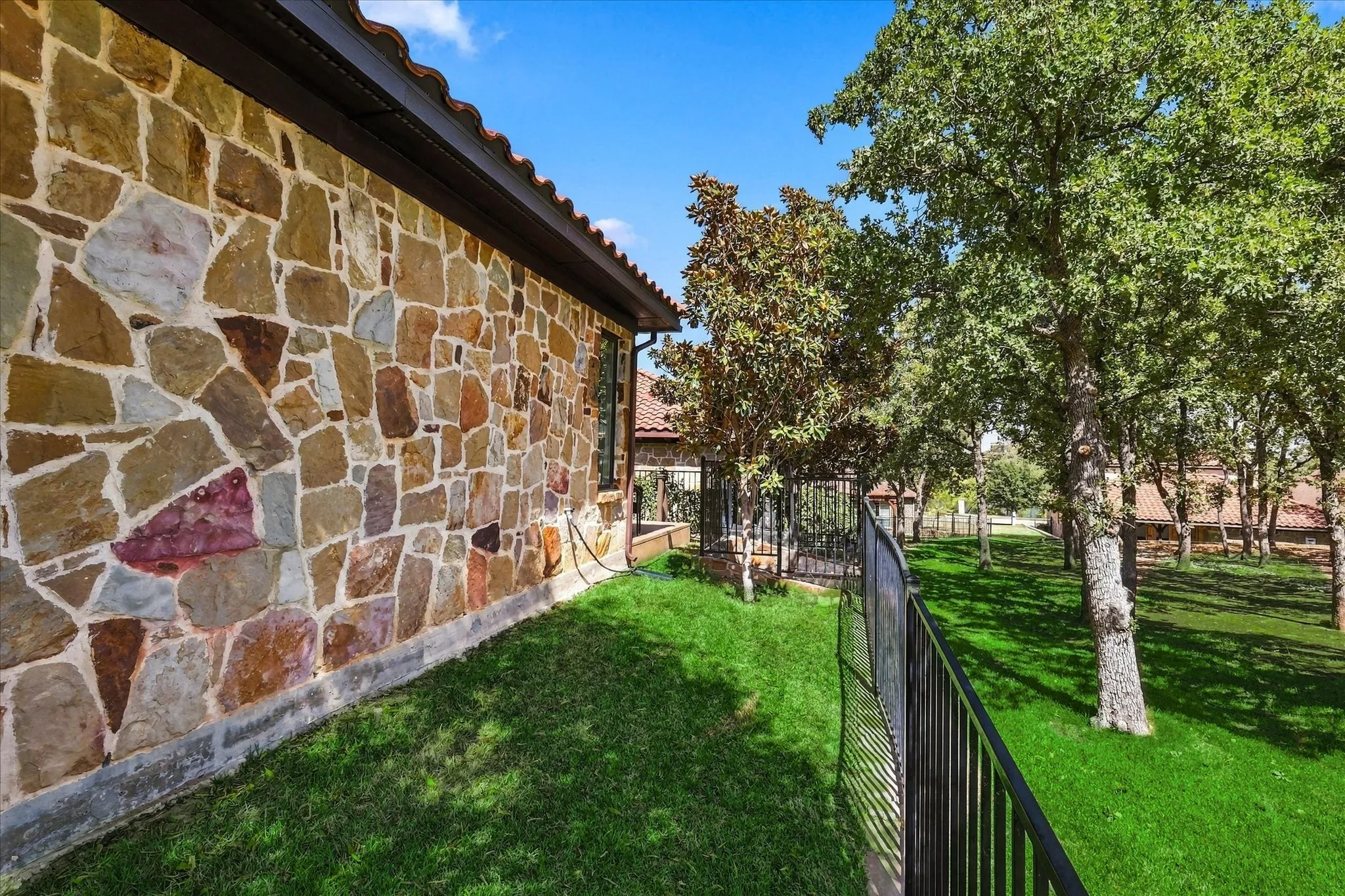 Single Family Residence For Sale in Denton County , 2912 Siena Drive, Denton, Texas 76210, 2 Bedroom, 2 Bathroom, 2 Garage spaces, 2,189 Sqft, built in 2012, mls#21389013, Real Estate Agent in Denton, Homes For Sale in Denton county, Homes For Sale in Denton, Realtor in Denton Texas, Real Estate Brokerage Independent Realty Texas, Luminita Cordes Realtor