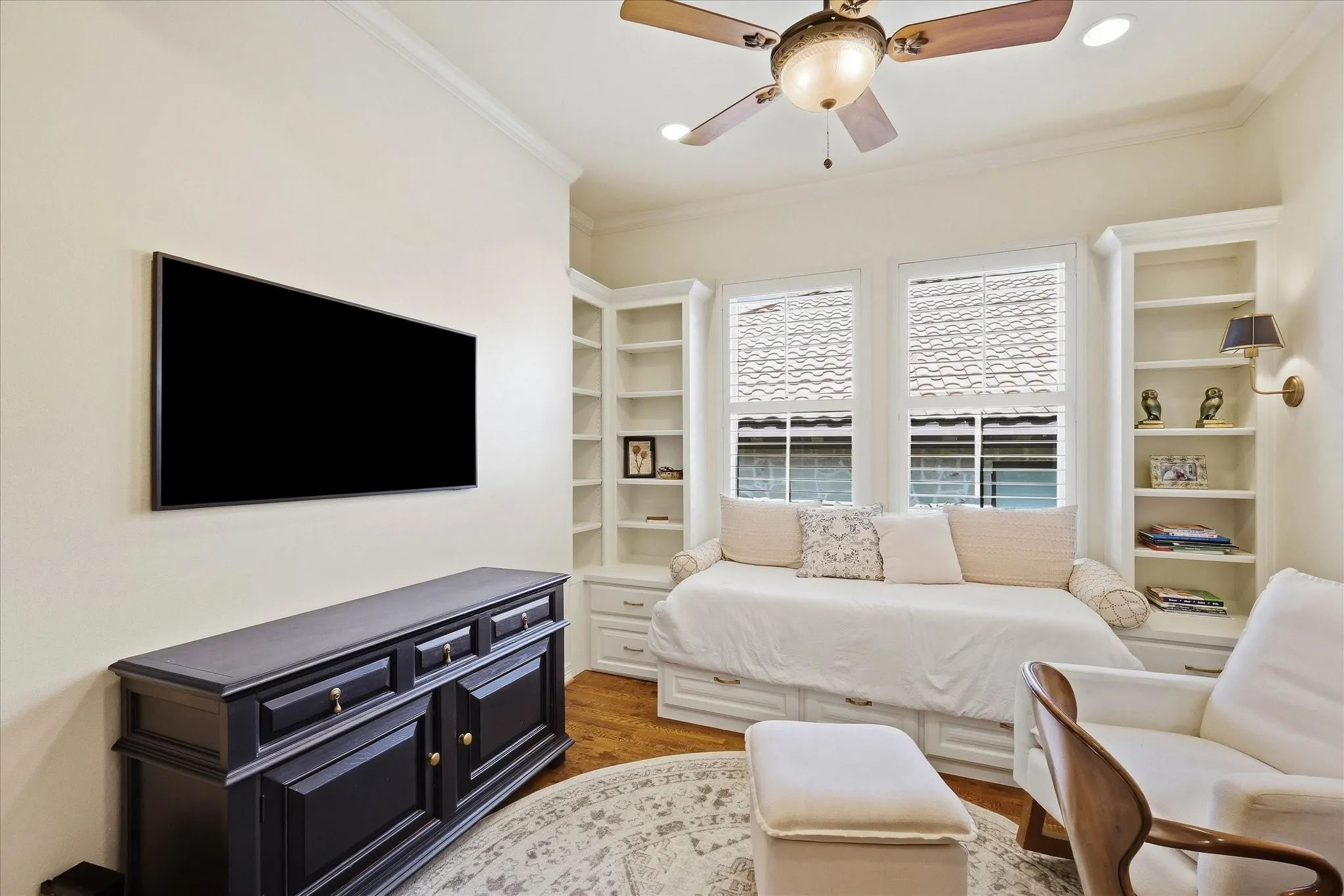 Single Family Residence For Sale in Denton County , 2912 Siena Drive, Denton, Texas 76210, 2 Bedroom, 2 Bathroom, 2 Garage spaces, 2,189 Sqft, built in 2012, mls#21389013, Real Estate Agent in Denton, Homes For Sale in Denton county, Homes For Sale in Denton, Realtor in Denton Texas, Real Estate Brokerage Independent Realty Texas, Luminita Cordes Realtor
