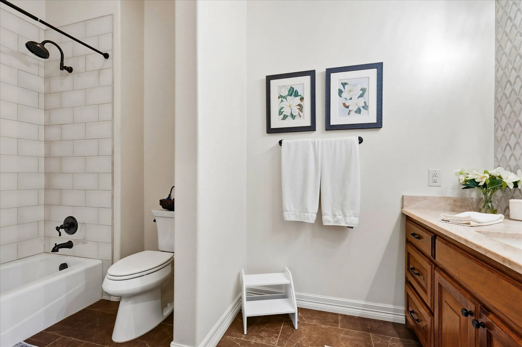 Single Family Residence For Sale in Denton County , 2912 Siena Drive, Denton, Texas 76210, 2 Bedroom, 2 Bathroom, 2 Garage spaces, 2,189 Sqft, built in 2012, mls#21389013, Real Estate Agent in Denton, Homes For Sale in Denton county, Homes For Sale in Denton, Realtor in Denton Texas, Real Estate Brokerage Independent Realty Texas, Luminita Cordes Realtor