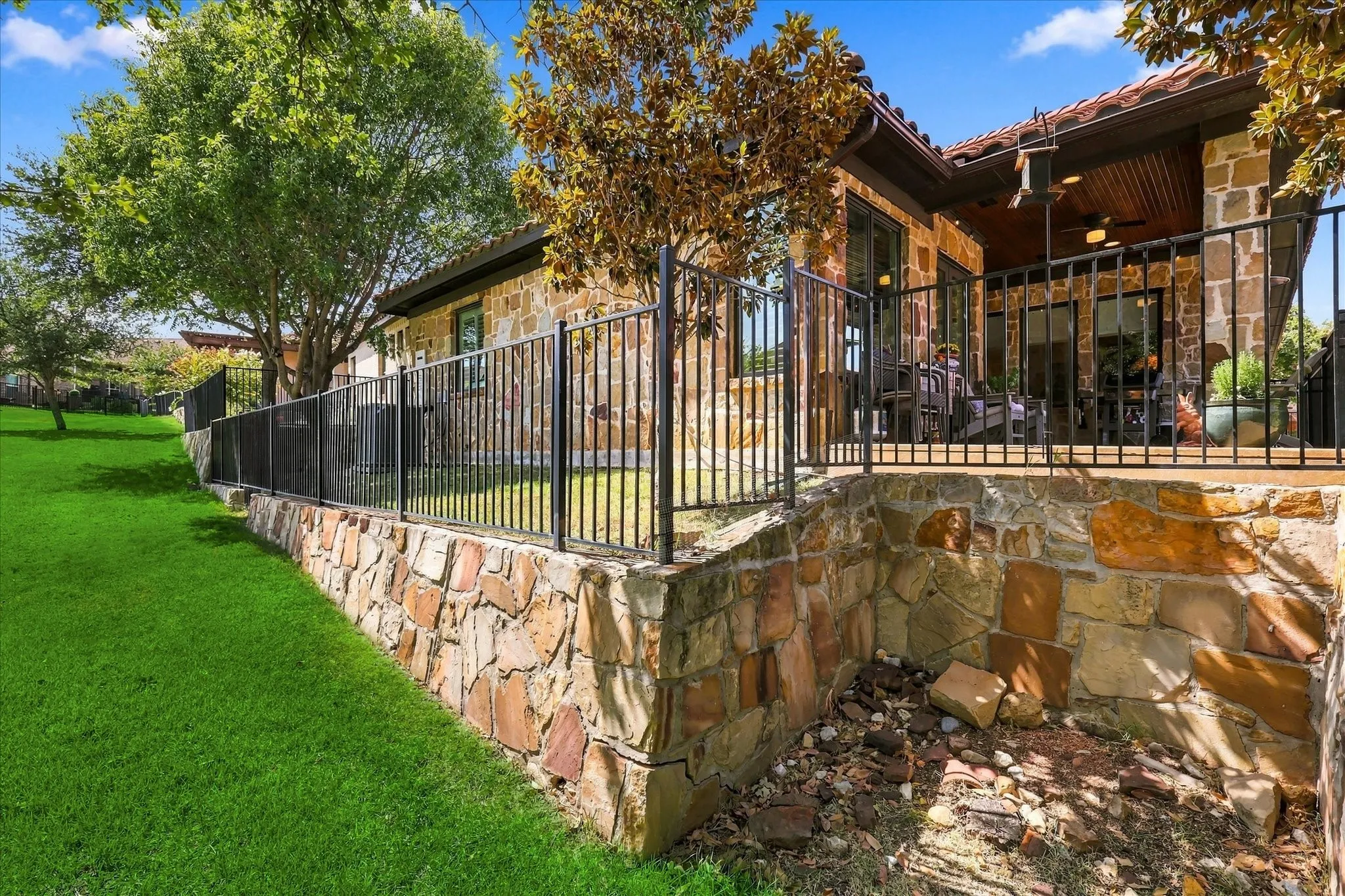 Single Family Residence For Sale in Denton County , 2912 Siena Drive, Denton, Texas 76210, 2 Bedroom, 2 Bathroom, 2 Garage spaces, 2,189 Sqft, built in 2012, mls#21389013, Real Estate Agent in Denton, Homes For Sale in Denton county, Homes For Sale in Denton, Realtor in Denton Texas, Real Estate Brokerage Independent Realty Texas, Luminita Cordes Realtor