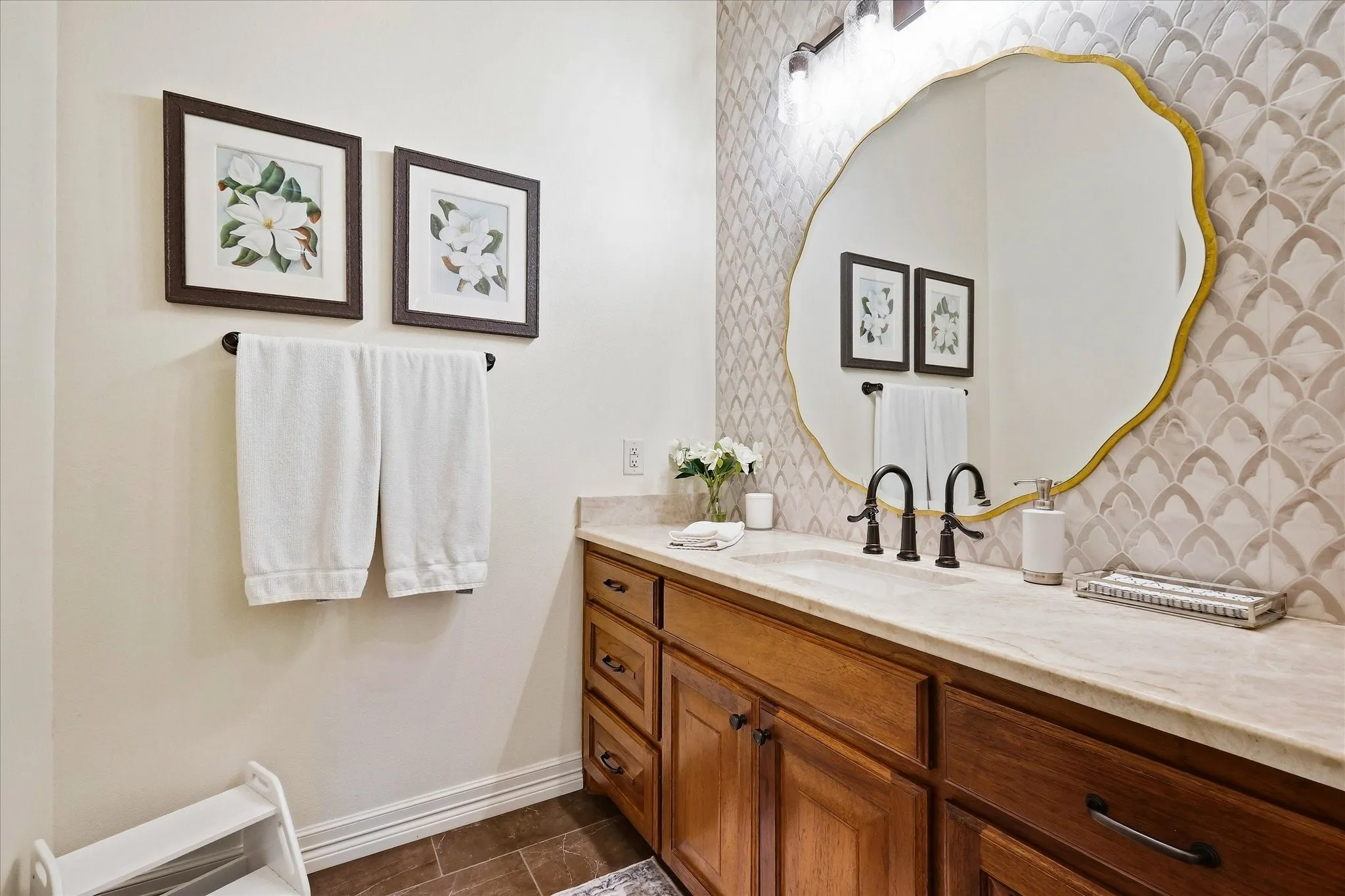 Single Family Residence For Sale in Denton County , 2912 Siena Drive, Denton, Texas 76210, 2 Bedroom, 2 Bathroom, 2 Garage spaces, 2,189 Sqft, built in 2012, mls#21389013, Real Estate Agent in Denton, Homes For Sale in Denton county, Homes For Sale in Denton, Realtor in Denton Texas, Real Estate Brokerage Independent Realty Texas, Luminita Cordes Realtor