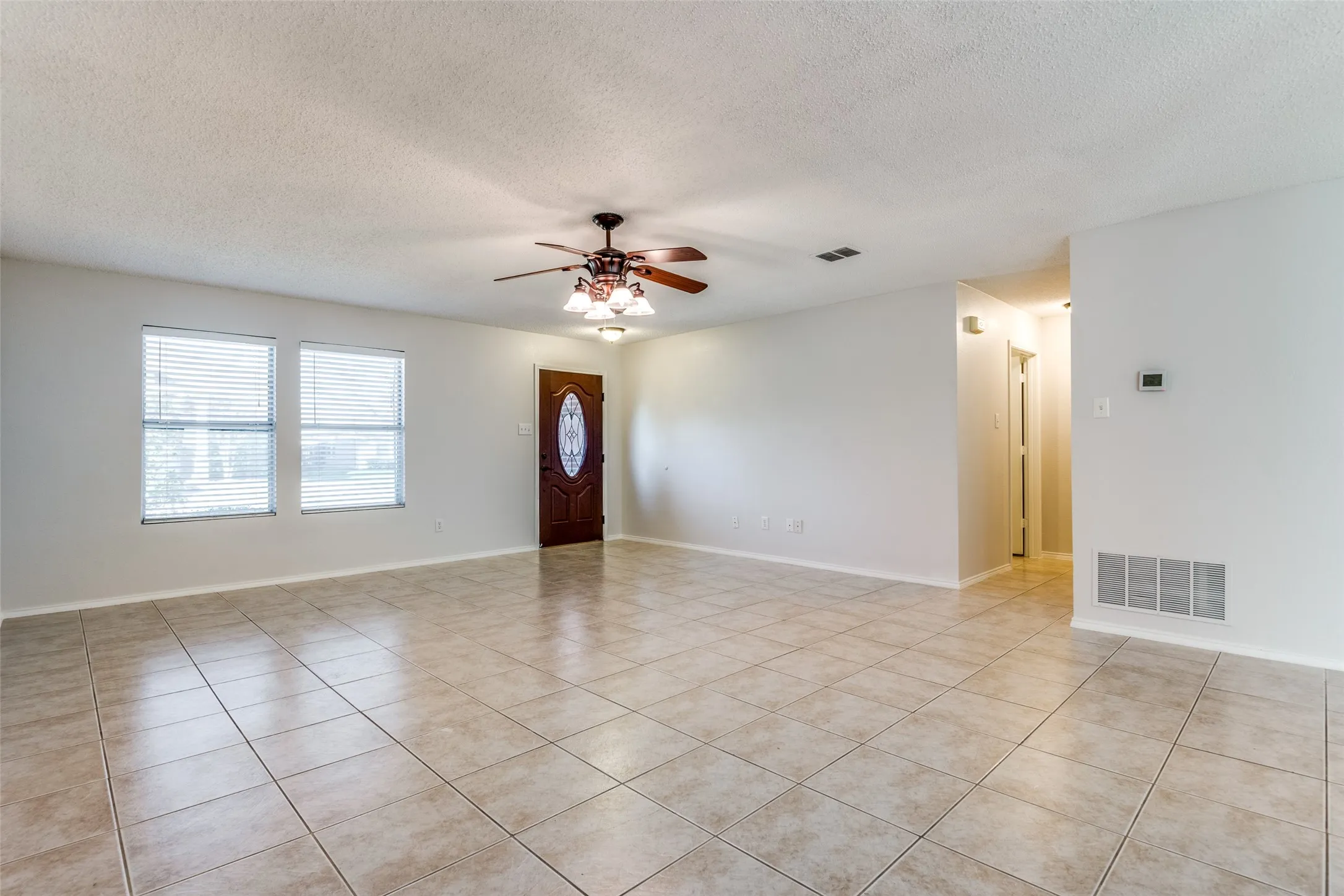 Single Family Residence For Rent in Denton County , 2709 Cedar Crest Drive, Little Elm, Texas 75068, 3 Bedroom, 2 Bathroom, 2 Garage spaces, 1,868 Sqft, built in 2002, mls#21389980, Real Estate Agent in Little Elm, Homes For Rent in Denton county, Homes For Rent in Little Elm, Realtor in Little Elm Texas, Real Estate Brokerage Independent Realty Texas, Luminita Cordes Realtor