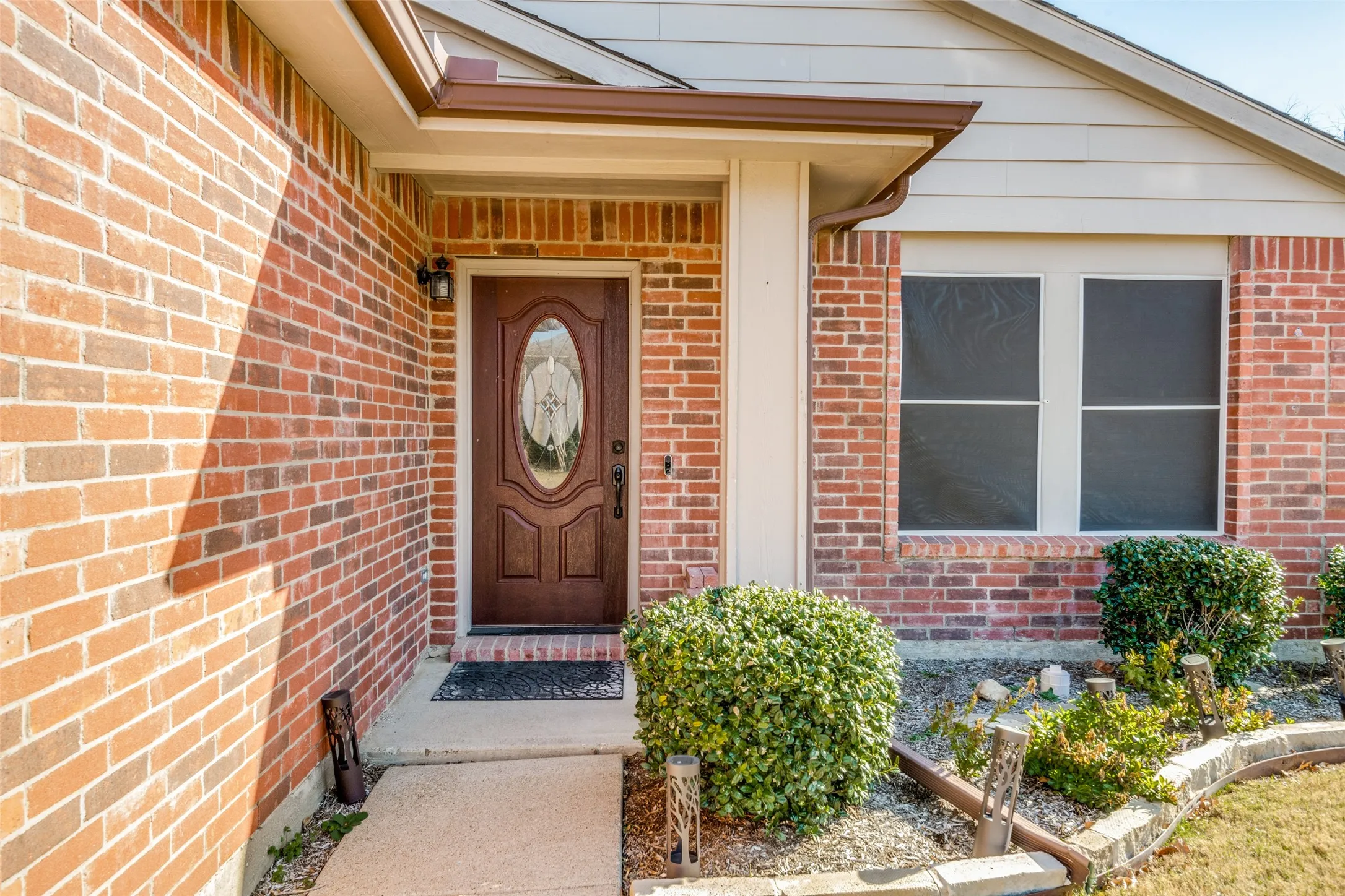 Single Family Residence For Rent in Denton County , 2709 Cedar Crest Drive, Little Elm, Texas 75068, 3 Bedroom, 2 Bathroom, 2 Garage spaces, 1,868 Sqft, built in 2002, mls#21389980, Real Estate Agent in Little Elm, Homes For Rent in Denton county, Homes For Rent in Little Elm, Realtor in Little Elm Texas, Real Estate Brokerage Independent Realty Texas, Luminita Cordes Realtor
