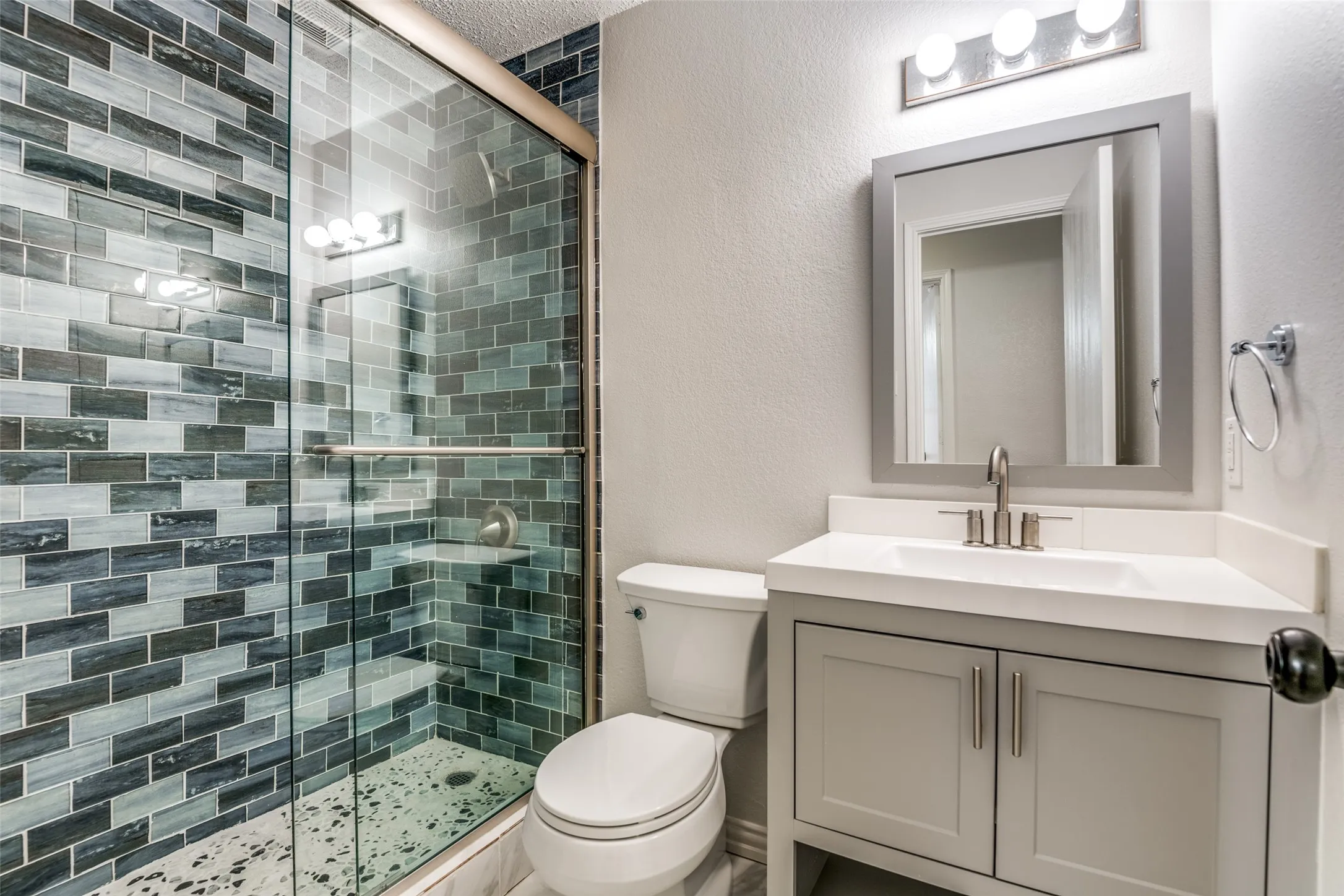 Single Family Residence For Rent in Denton County , 2709 Cedar Crest Drive, Little Elm, Texas 75068, 3 Bedroom, 2 Bathroom, 2 Garage spaces, 1,868 Sqft, built in 2002, mls#21389980, Real Estate Agent in Little Elm, Homes For Rent in Denton county, Homes For Rent in Little Elm, Realtor in Little Elm Texas, Real Estate Brokerage Independent Realty Texas, Luminita Cordes Realtor