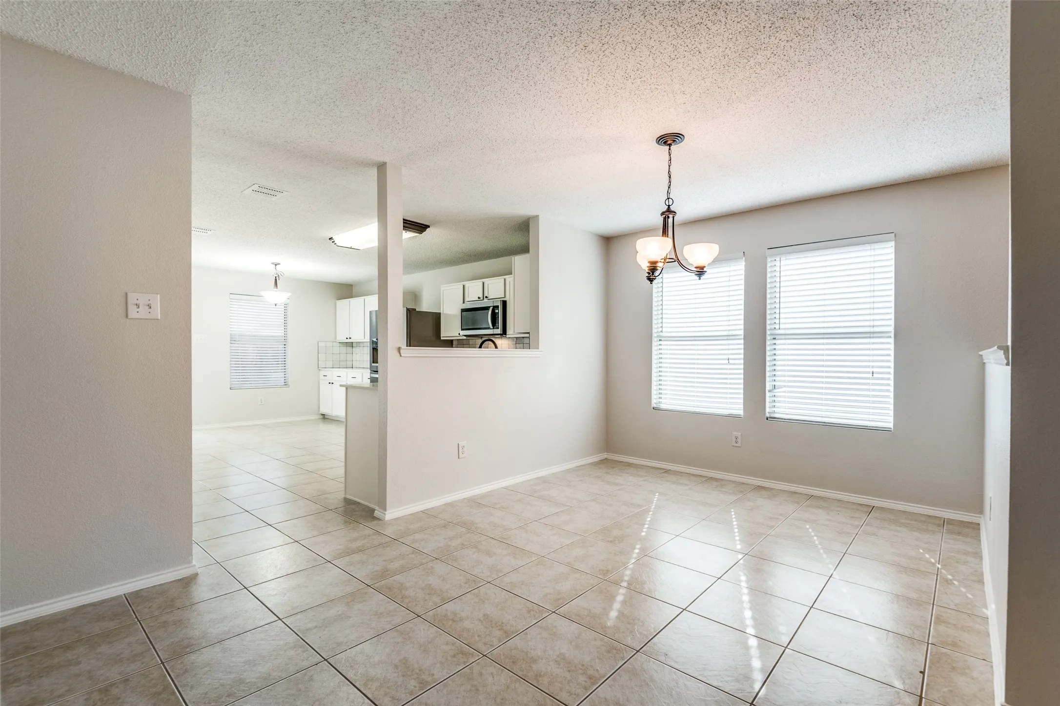 Single Family Residence For Rent in Denton County , 2709 Cedar Crest Drive, Little Elm, Texas 75068, 3 Bedroom, 2 Bathroom, 2 Garage spaces, 1,868 Sqft, built in 2002, mls#21389980, Real Estate Agent in Little Elm, Homes For Rent in Denton county, Homes For Rent in Little Elm, Realtor in Little Elm Texas, Real Estate Brokerage Independent Realty Texas, Luminita Cordes Realtor