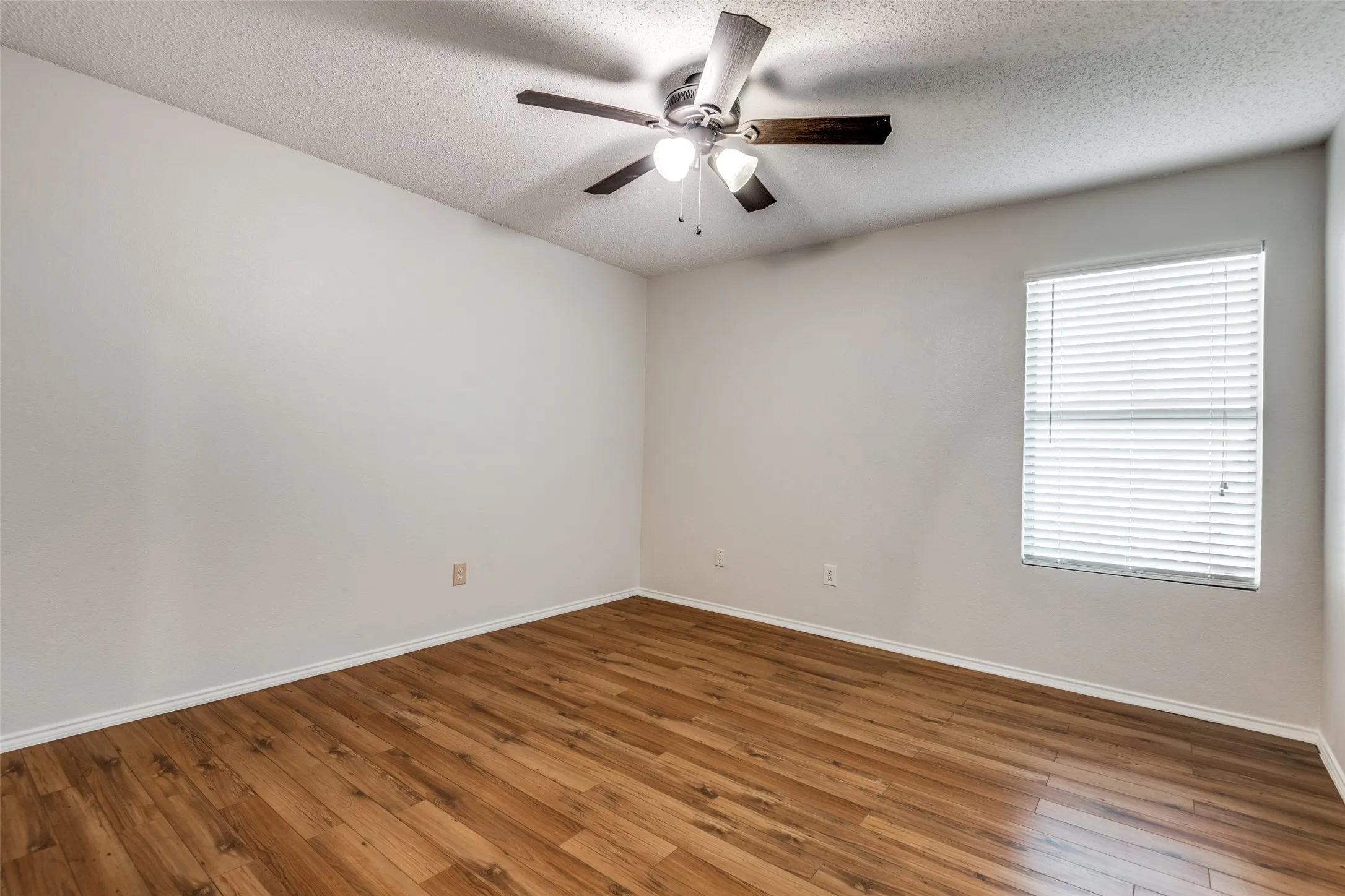 Single Family Residence For Rent in Denton County , 2709 Cedar Crest Drive, Little Elm, Texas 75068, 3 Bedroom, 2 Bathroom, 2 Garage spaces, 1,868 Sqft, built in 2002, mls#21389980, Real Estate Agent in Little Elm, Homes For Rent in Denton county, Homes For Rent in Little Elm, Realtor in Little Elm Texas, Real Estate Brokerage Independent Realty Texas, Luminita Cordes Realtor