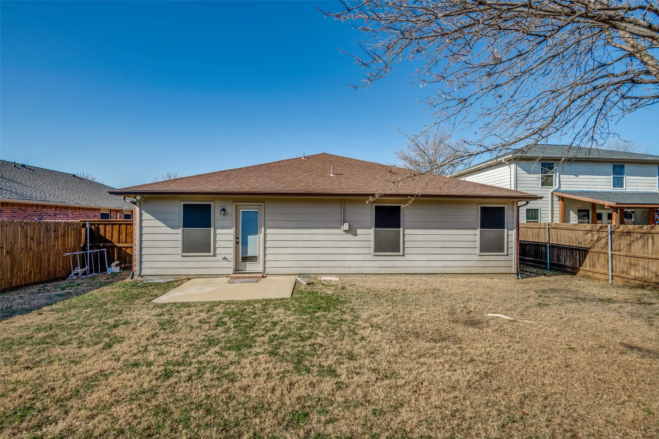 Single Family Residence For Rent in Denton County , 2709 Cedar Crest Drive, Little Elm, Texas 75068, 3 Bedroom, 2 Bathroom, 2 Garage spaces, 1,868 Sqft, built in 2002, mls#21389980, Real Estate Agent in Little Elm, Homes For Rent in Denton county, Homes For Rent in Little Elm, Realtor in Little Elm Texas, Real Estate Brokerage Independent Realty Texas, Luminita Cordes Realtor