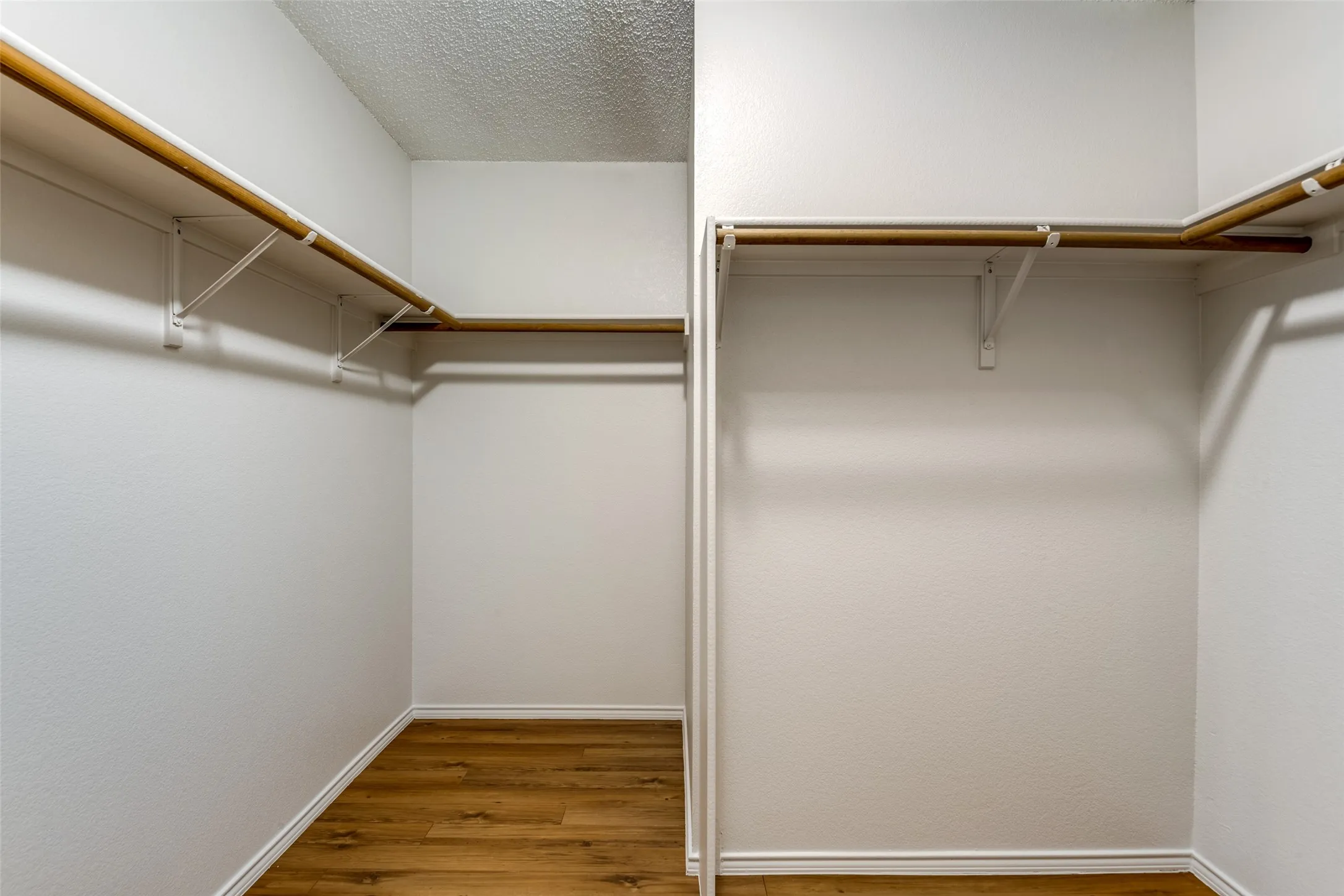 Single Family Residence For Rent in Denton County , 2709 Cedar Crest Drive, Little Elm, Texas 75068, 3 Bedroom, 2 Bathroom, 2 Garage spaces, 1,868 Sqft, built in 2002, mls#21389980, Real Estate Agent in Little Elm, Homes For Rent in Denton county, Homes For Rent in Little Elm, Realtor in Little Elm Texas, Real Estate Brokerage Independent Realty Texas, Luminita Cordes Realtor