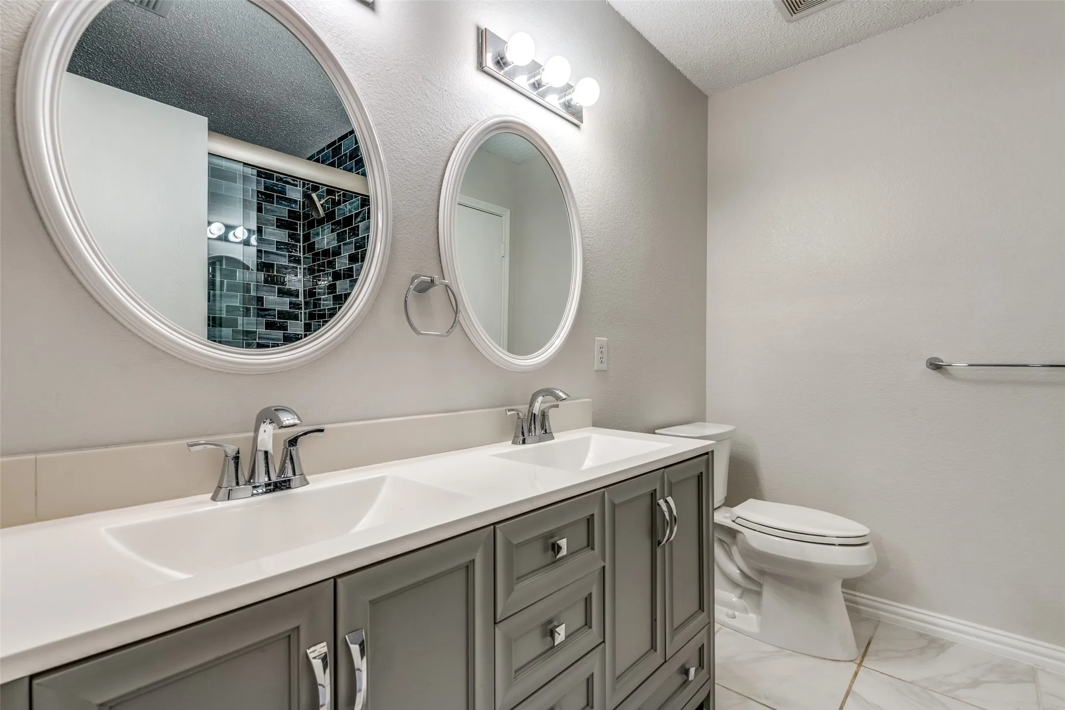 Single Family Residence For Rent in Denton County , 2709 Cedar Crest Drive, Little Elm, Texas 75068, 3 Bedroom, 2 Bathroom, 2 Garage spaces, 1,868 Sqft, built in 2002, mls#21389980, Real Estate Agent in Little Elm, Homes For Rent in Denton county, Homes For Rent in Little Elm, Realtor in Little Elm Texas, Real Estate Brokerage Independent Realty Texas, Luminita Cordes Realtor