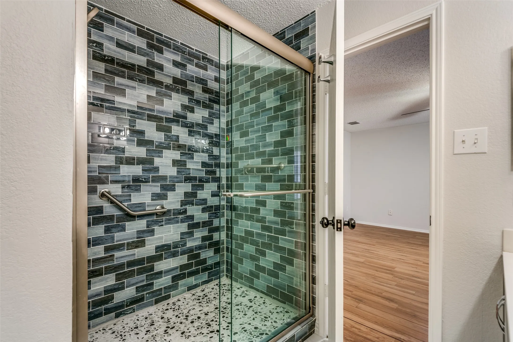 Single Family Residence For Rent in Denton County , 2709 Cedar Crest Drive, Little Elm, Texas 75068, 3 Bedroom, 2 Bathroom, 2 Garage spaces, 1,868 Sqft, built in 2002, mls#21389980, Real Estate Agent in Little Elm, Homes For Rent in Denton county, Homes For Rent in Little Elm, Realtor in Little Elm Texas, Real Estate Brokerage Independent Realty Texas, Luminita Cordes Realtor