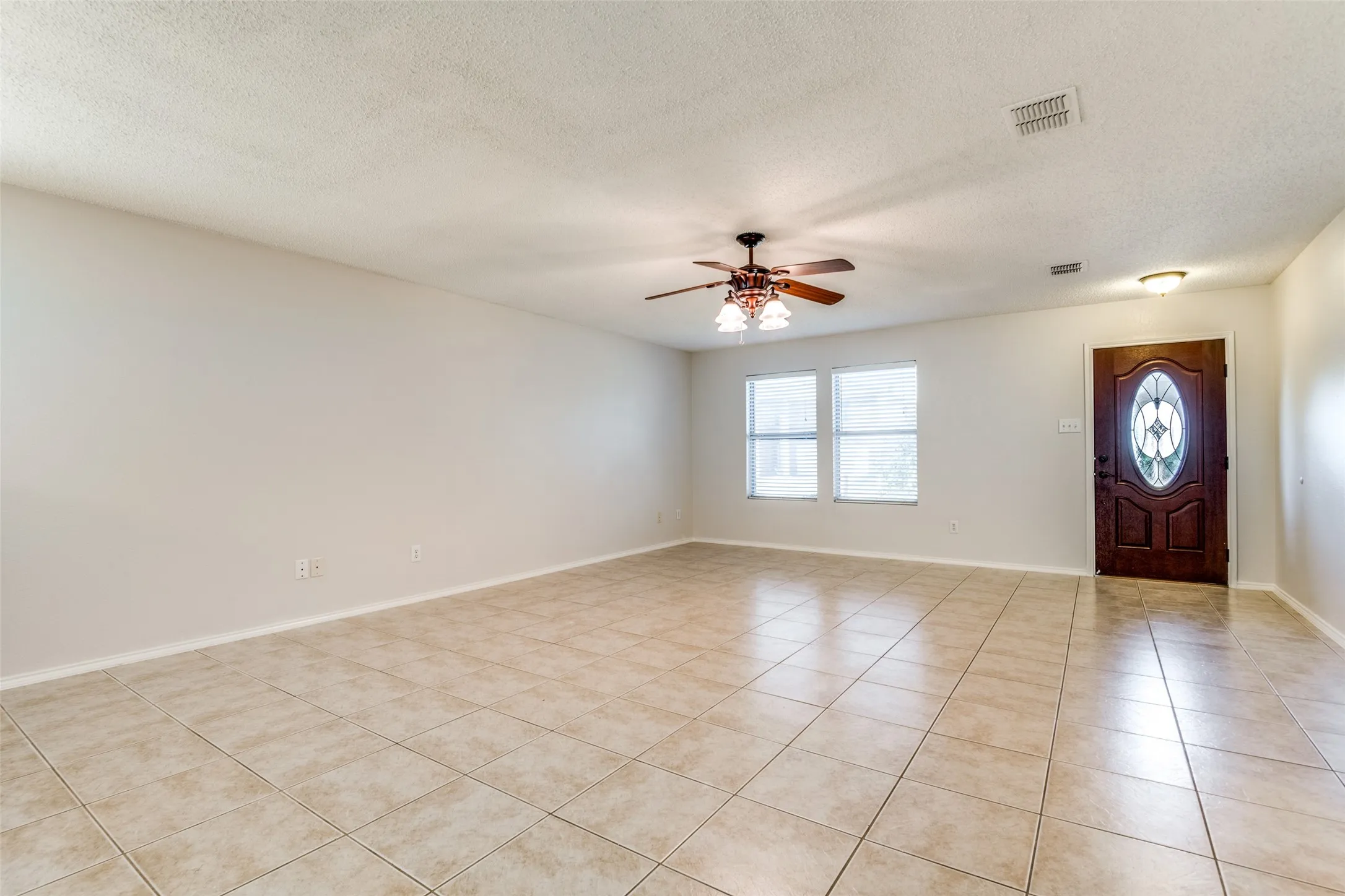 Single Family Residence For Rent in Denton County , 2709 Cedar Crest Drive, Little Elm, Texas 75068, 3 Bedroom, 2 Bathroom, 2 Garage spaces, 1,868 Sqft, built in 2002, mls#21389980, Real Estate Agent in Little Elm, Homes For Rent in Denton county, Homes For Rent in Little Elm, Realtor in Little Elm Texas, Real Estate Brokerage Independent Realty Texas, Luminita Cordes Realtor