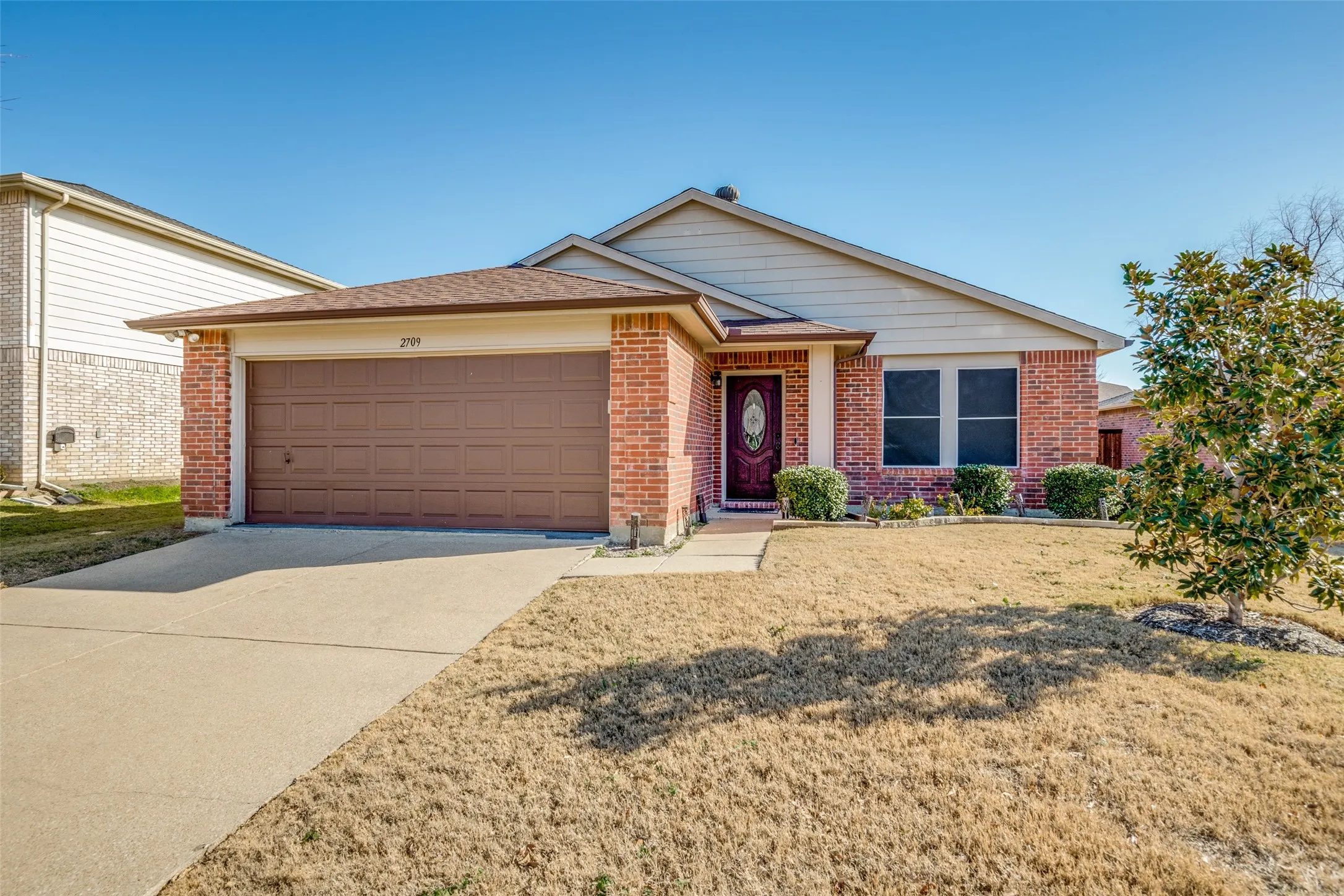 Single Family Residence For Rent in Denton County , 2709 Cedar Crest Drive, Little Elm, Texas 75068, 3 Bedroom, 2 Bathroom, 2 Garage spaces, 1,868 Sqft, built in 2002, mls#21389980, Real Estate Agent in Little Elm, Homes For Rent in Denton county, Homes For Rent in Little Elm, Realtor in Little Elm Texas, Real Estate Brokerage Independent Realty Texas, Luminita Cordes Realtor