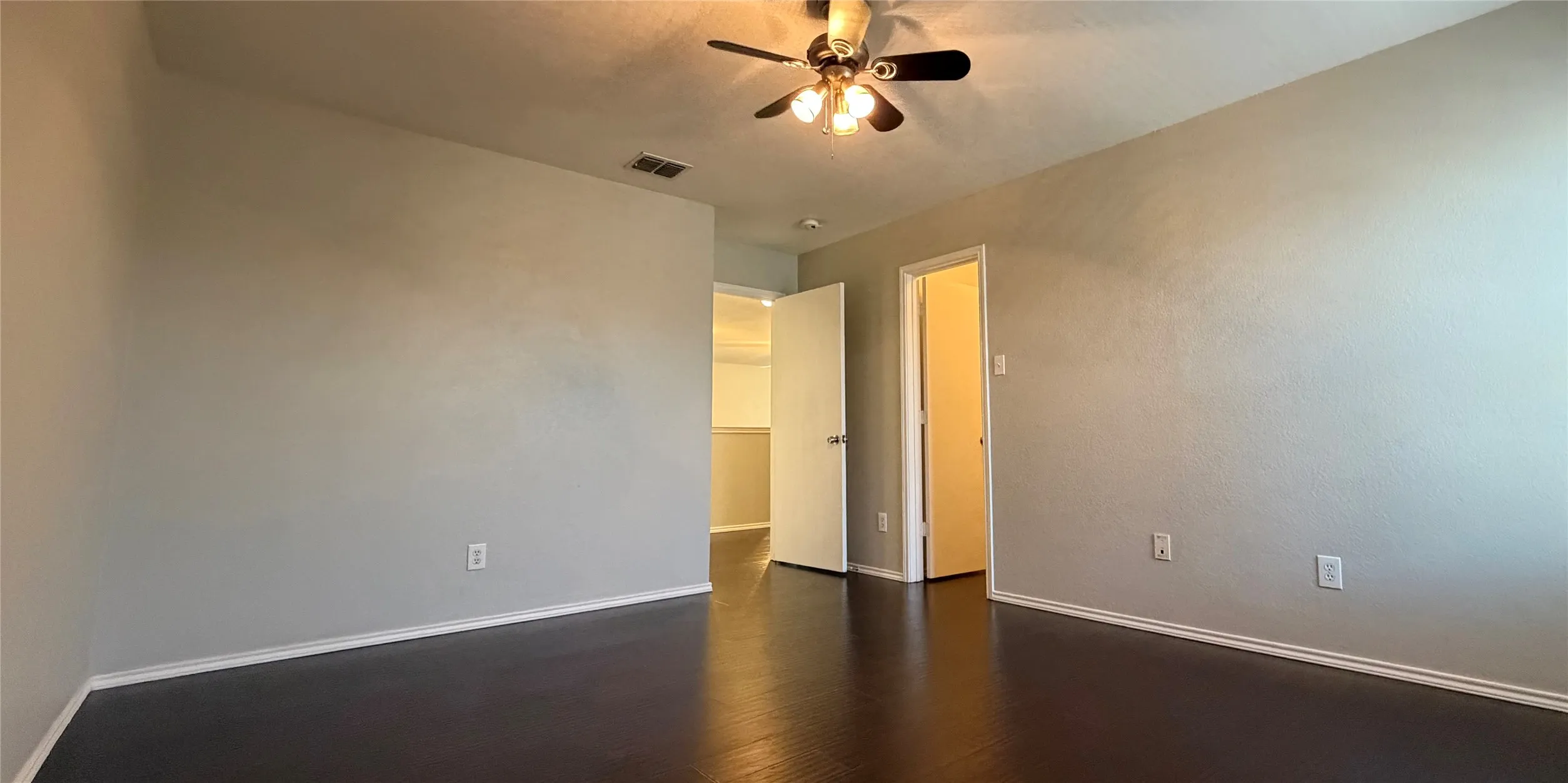 2nd upstair bedroom with walk-in closet