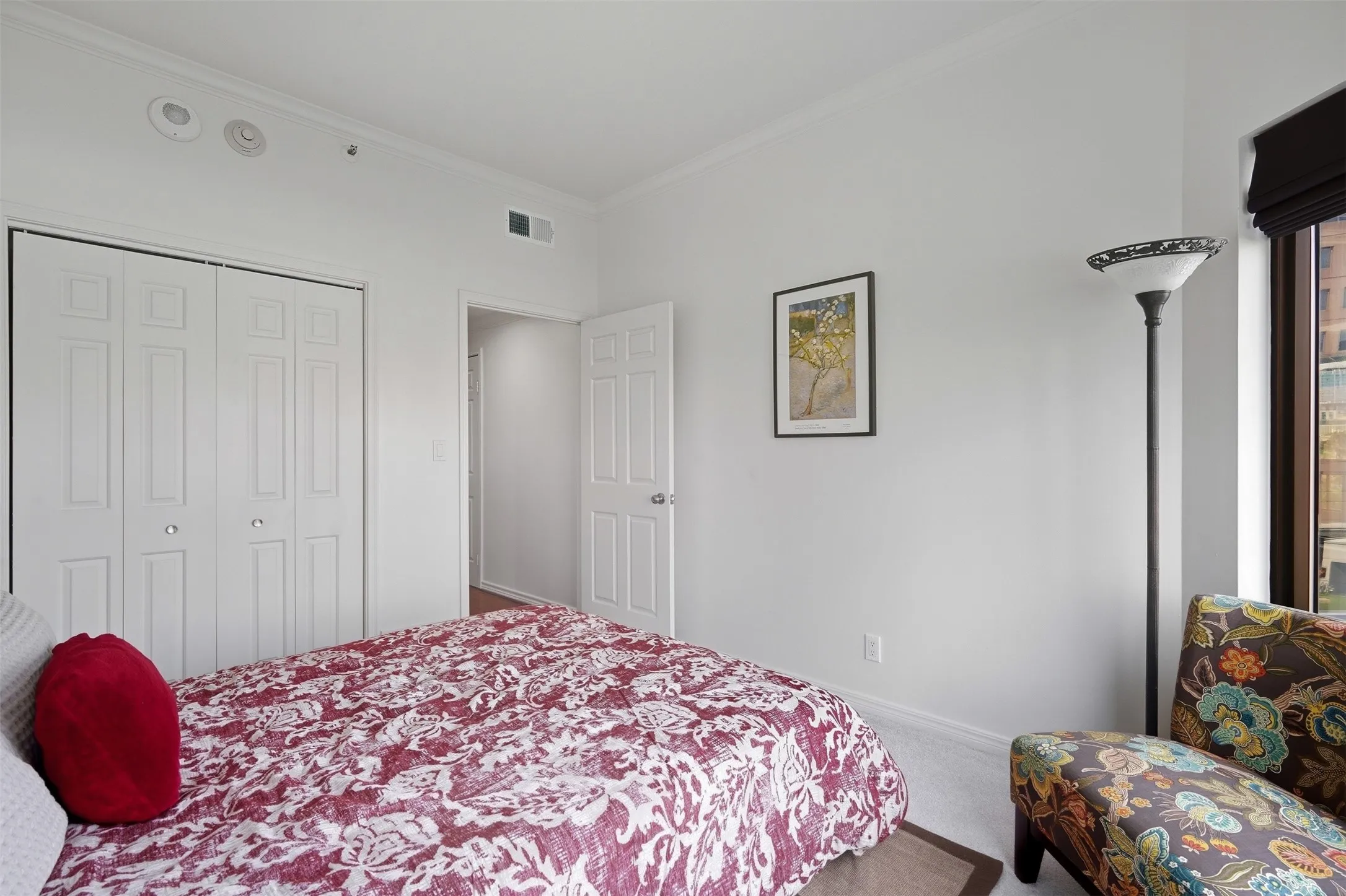 Condominium For Sale in Dallas County , 3030 Mckinney Avenue 404, Dallas, Texas 75204, 2 Bedroom, 2 Bathroom, 2 Garage spaces, 1,353 Sqft, built in 1981, mls#21390170, Real Estate Agent in Dallas, Homes For Sale in Dallas county, Homes For Sale in Dallas, Realtor in Dallas Texas, Real Estate Brokerage Independent Realty Texas, Luminita Cordes Realtor