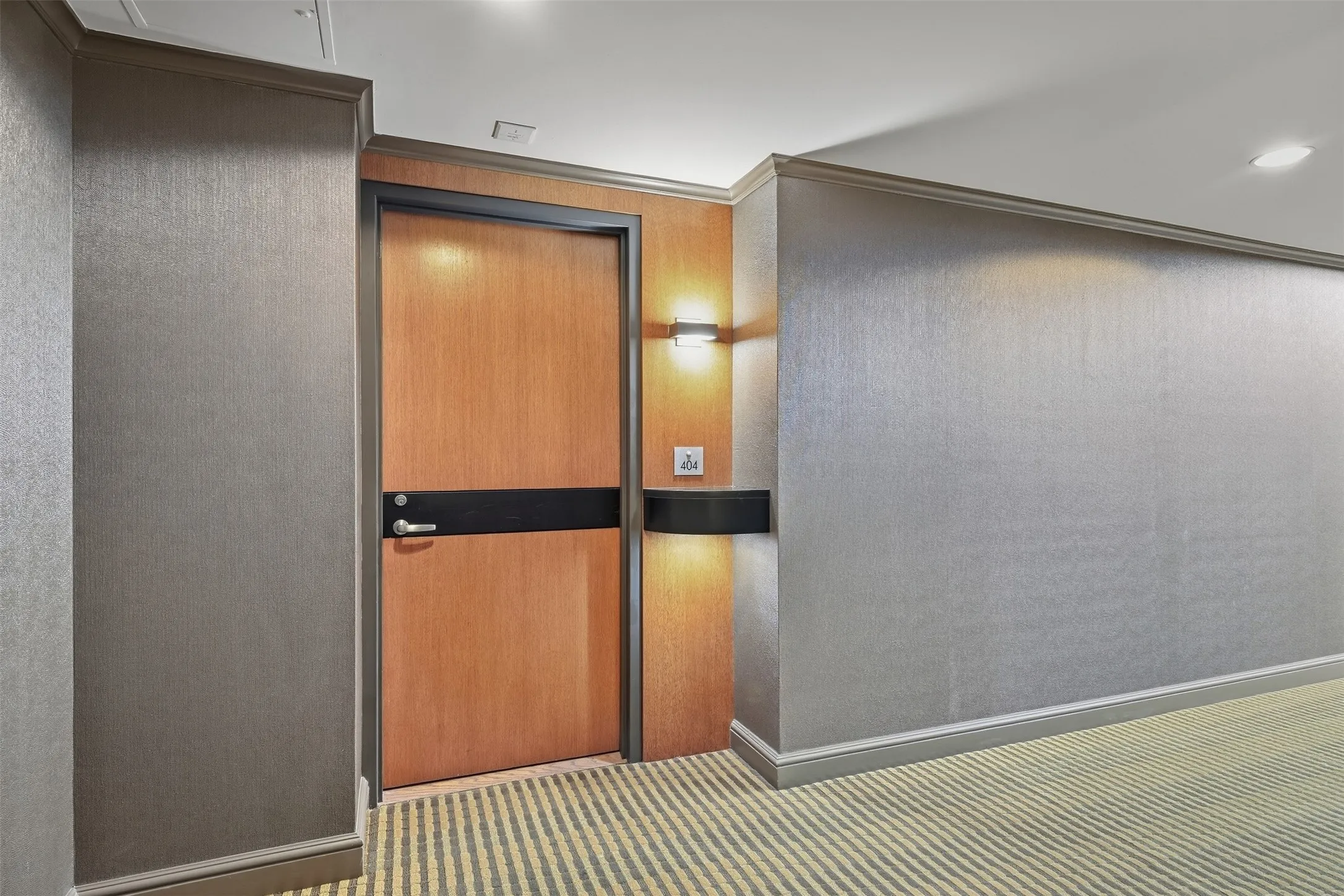 Condominium For Sale in Dallas County , 3030 Mckinney Avenue 404, Dallas, Texas 75204, 2 Bedroom, 2 Bathroom, 2 Garage spaces, 1,353 Sqft, built in 1981, mls#21390170, Real Estate Agent in Dallas, Homes For Sale in Dallas county, Homes For Sale in Dallas, Realtor in Dallas Texas, Real Estate Brokerage Independent Realty Texas, Luminita Cordes Realtor