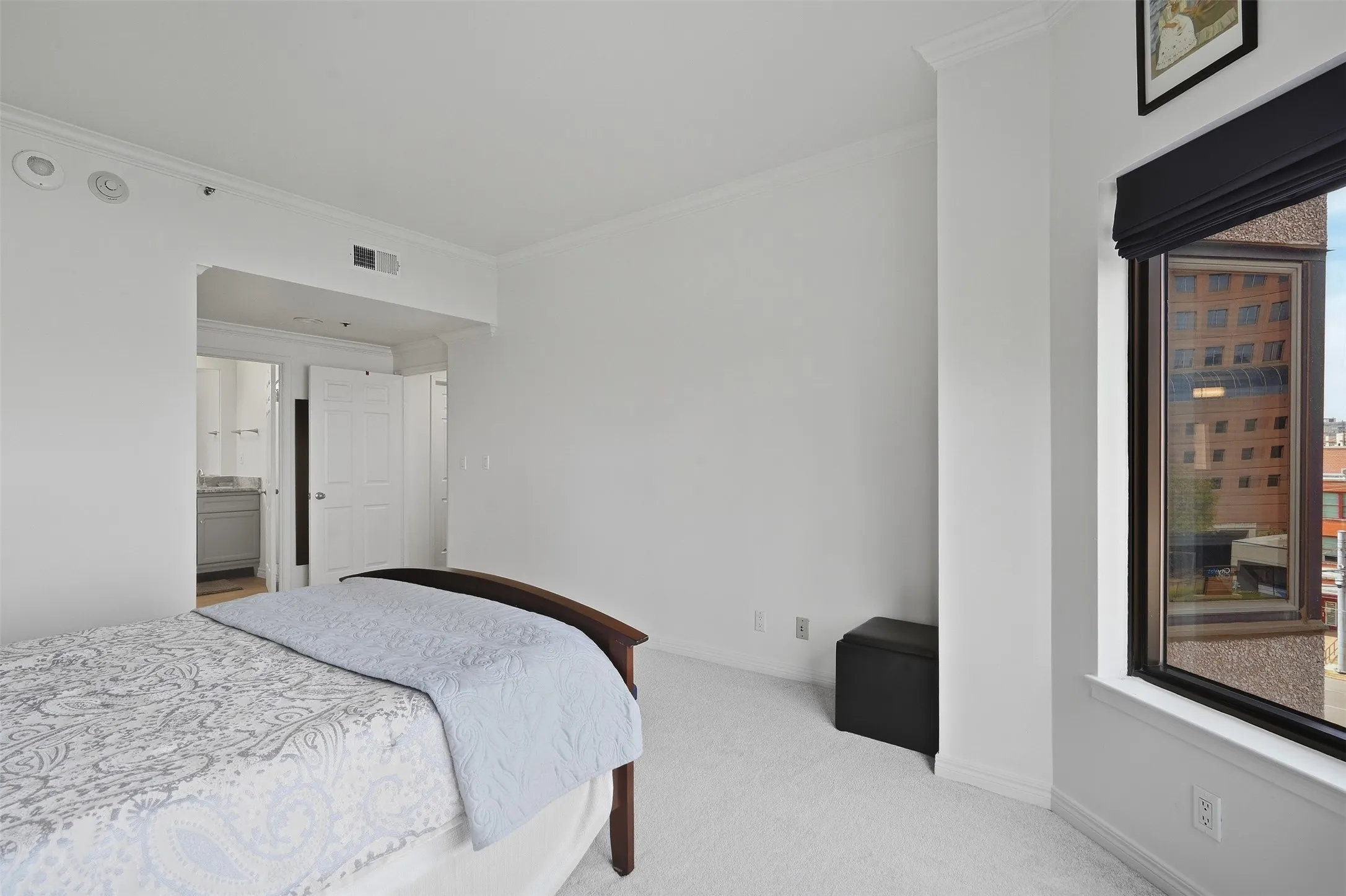 Condominium For Sale in Dallas County , 3030 Mckinney Avenue 404, Dallas, Texas 75204, 2 Bedroom, 2 Bathroom, 2 Garage spaces, 1,353 Sqft, built in 1981, mls#21390170, Real Estate Agent in Dallas, Homes For Sale in Dallas county, Homes For Sale in Dallas, Realtor in Dallas Texas, Real Estate Brokerage Independent Realty Texas, Luminita Cordes Realtor