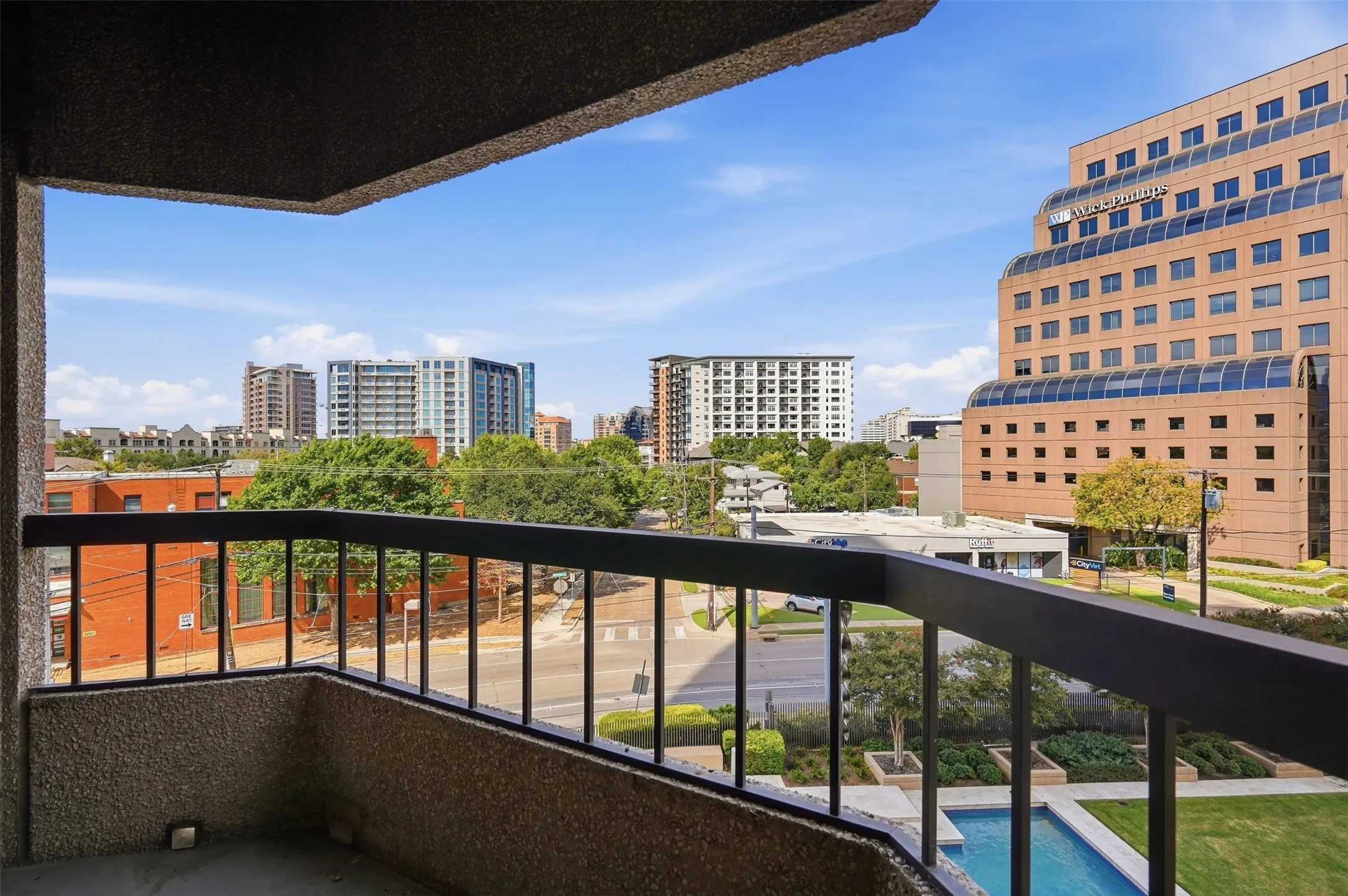 Condominium For Sale in Dallas County , 3030 Mckinney Avenue 404, Dallas, Texas 75204, 2 Bedroom, 2 Bathroom, 2 Garage spaces, 1,353 Sqft, built in 1981, mls#21390170, Real Estate Agent in Dallas, Homes For Sale in Dallas county, Homes For Sale in Dallas, Realtor in Dallas Texas, Real Estate Brokerage Independent Realty Texas, Luminita Cordes Realtor