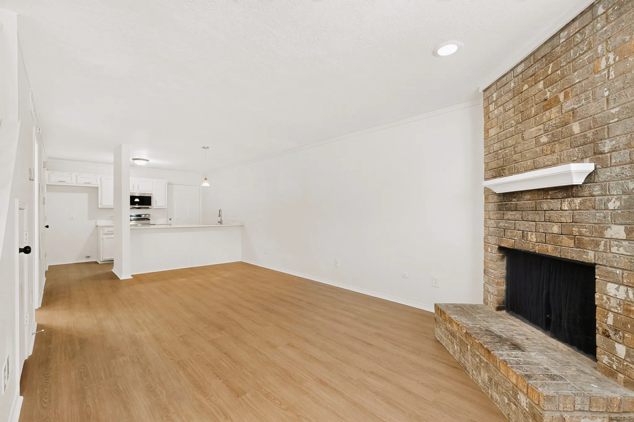 Single Family Residence For Sale in Dallas County , 132 Graystone Place, Duncanville, Texas 75137, 2 Bedroom, 2 Bathroom, Garage spaces, 1,024 Sqft, built in 1982, mls#21387529, Real Estate Agent in Duncanville, Homes For Sale in Dallas county, Homes For Sale in Duncanville, Realtor in Duncanville Texas, Real Estate Brokerage Independent Realty Texas, Luminita Cordes Realtor