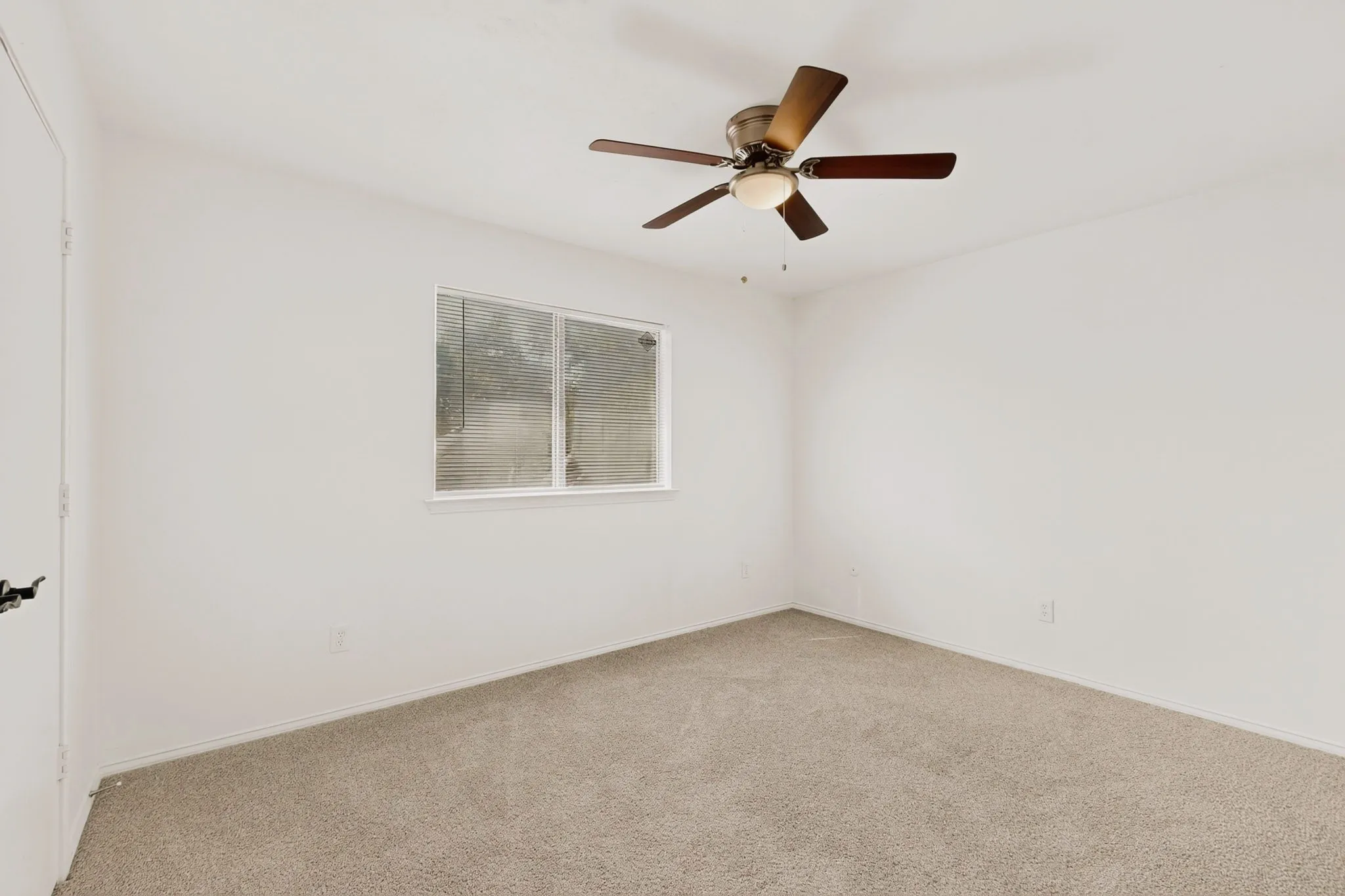 Single Family Residence For Sale in Dallas County , 132 Graystone Place, Duncanville, Texas 75137, 2 Bedroom, 2 Bathroom, Garage spaces, 1,024 Sqft, built in 1982, mls#21387529, Real Estate Agent in Duncanville, Homes For Sale in Dallas county, Homes For Sale in Duncanville, Realtor in Duncanville Texas, Real Estate Brokerage Independent Realty Texas, Luminita Cordes Realtor