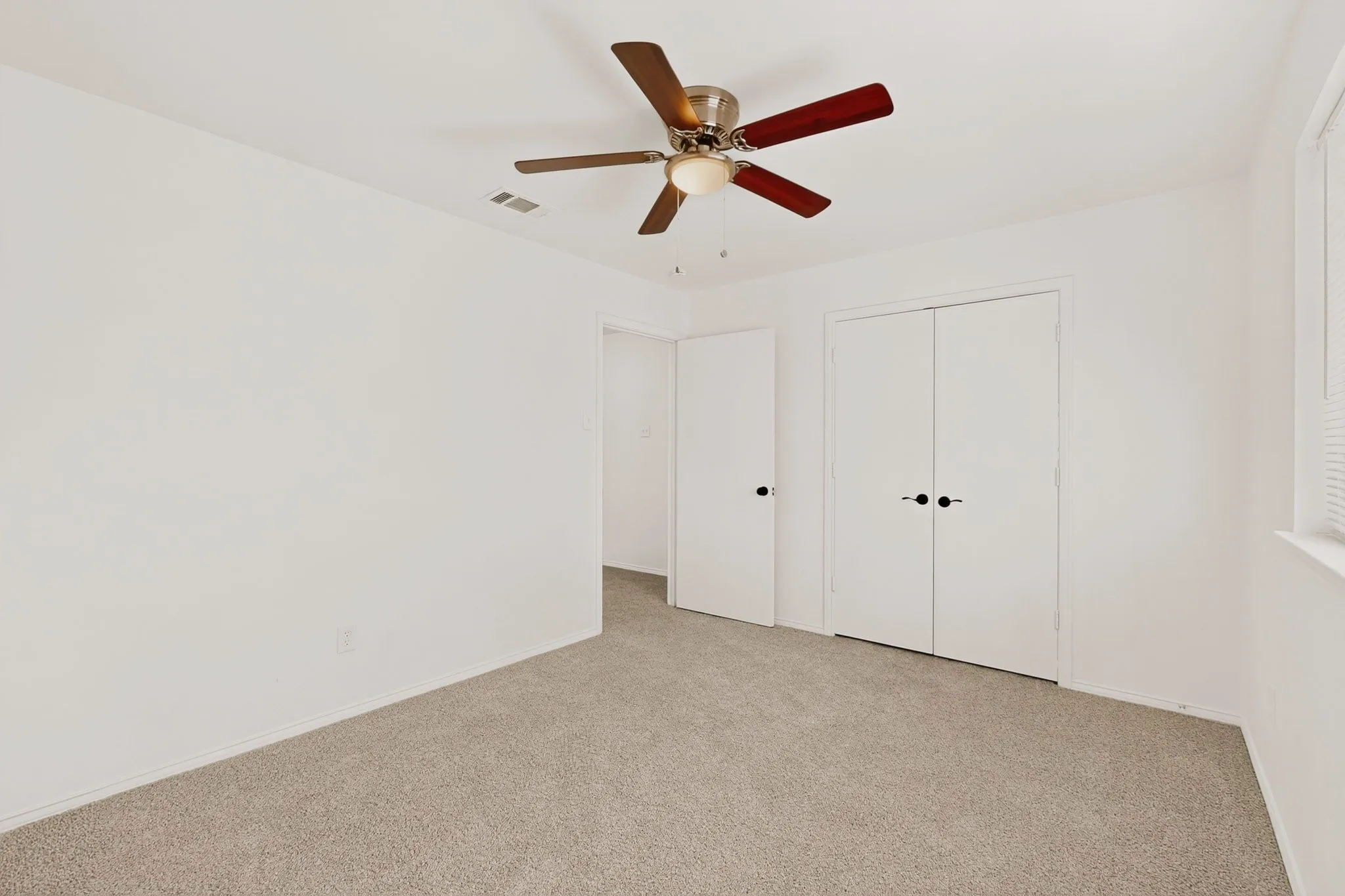 Single Family Residence For Sale in Dallas County , 132 Graystone Place, Duncanville, Texas 75137, 2 Bedroom, 2 Bathroom, Garage spaces, 1,024 Sqft, built in 1982, mls#21387529, Real Estate Agent in Duncanville, Homes For Sale in Dallas county, Homes For Sale in Duncanville, Realtor in Duncanville Texas, Real Estate Brokerage Independent Realty Texas, Luminita Cordes Realtor