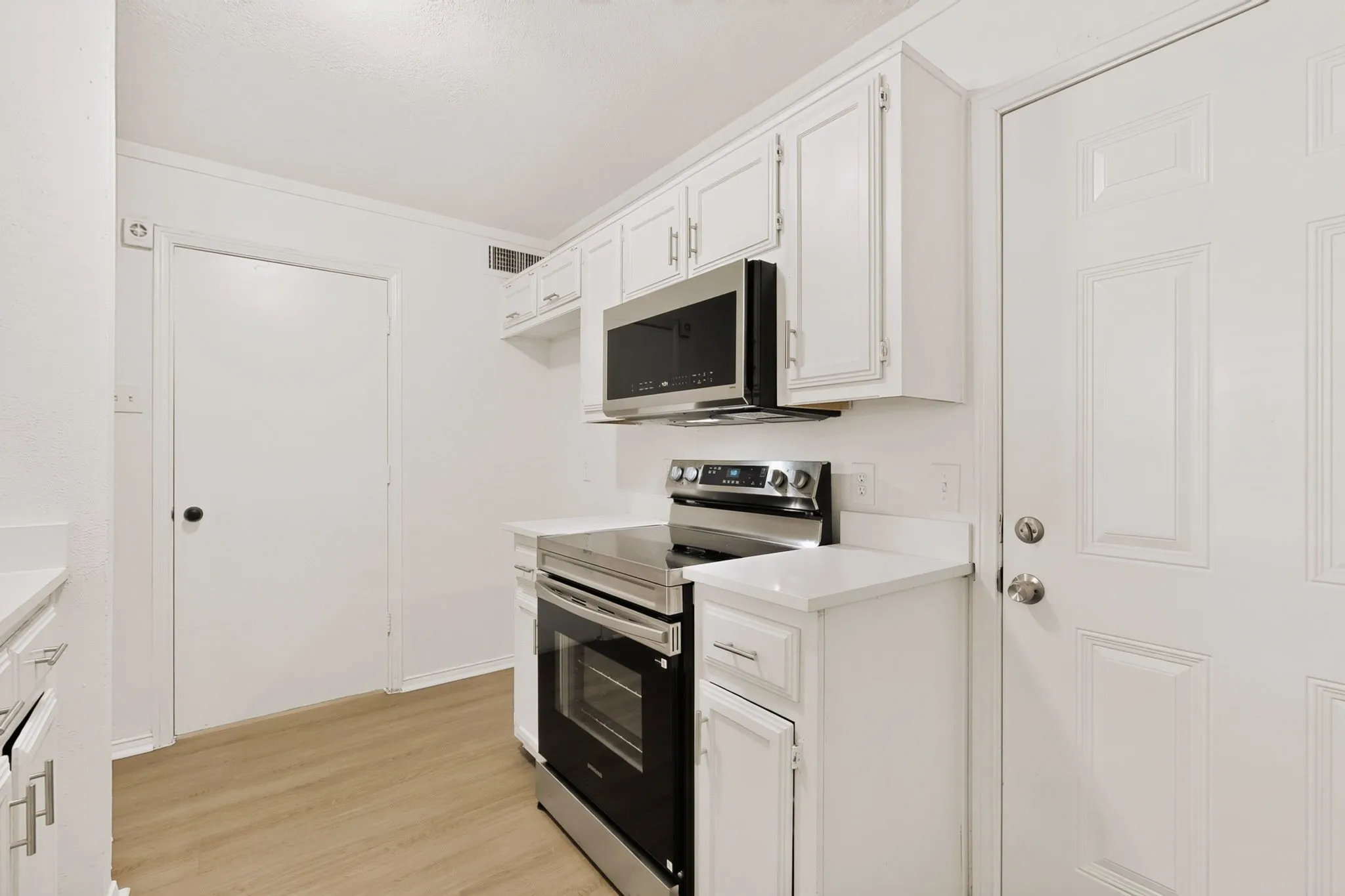 Single Family Residence For Sale in Dallas County , 132 Graystone Place, Duncanville, Texas 75137, 2 Bedroom, 2 Bathroom, Garage spaces, 1,024 Sqft, built in 1982, mls#21387529, Real Estate Agent in Duncanville, Homes For Sale in Dallas county, Homes For Sale in Duncanville, Realtor in Duncanville Texas, Real Estate Brokerage Independent Realty Texas, Luminita Cordes Realtor