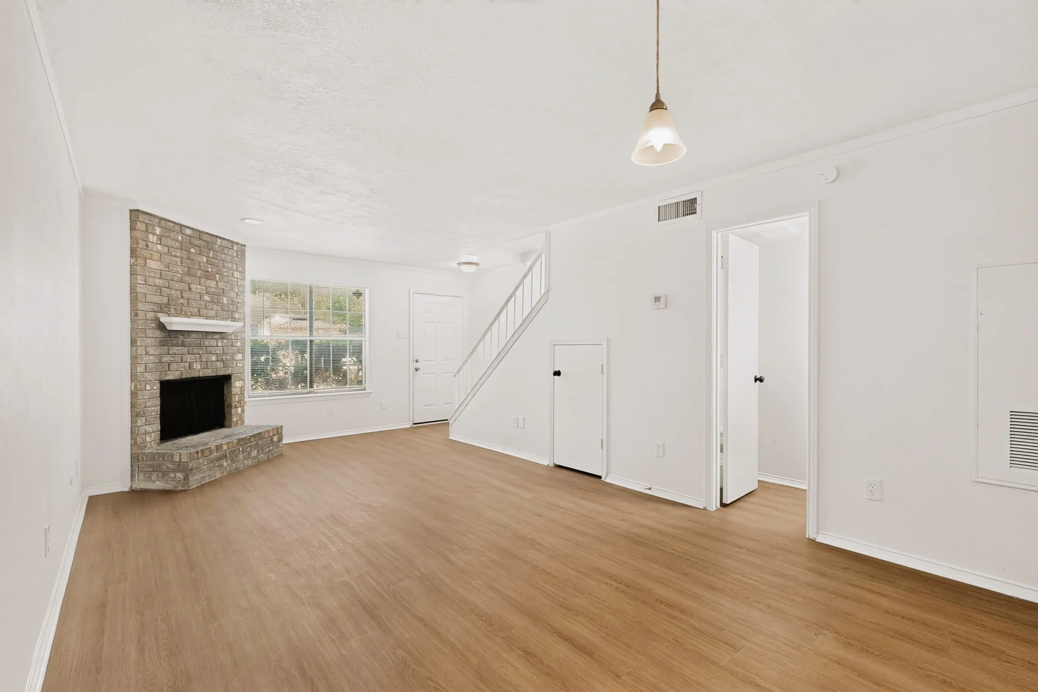 Single Family Residence For Sale in Dallas County , 132 Graystone Place, Duncanville, Texas 75137, 2 Bedroom, 2 Bathroom, Garage spaces, 1,024 Sqft, built in 1982, mls#21387529, Real Estate Agent in Duncanville, Homes For Sale in Dallas county, Homes For Sale in Duncanville, Realtor in Duncanville Texas, Real Estate Brokerage Independent Realty Texas, Luminita Cordes Realtor