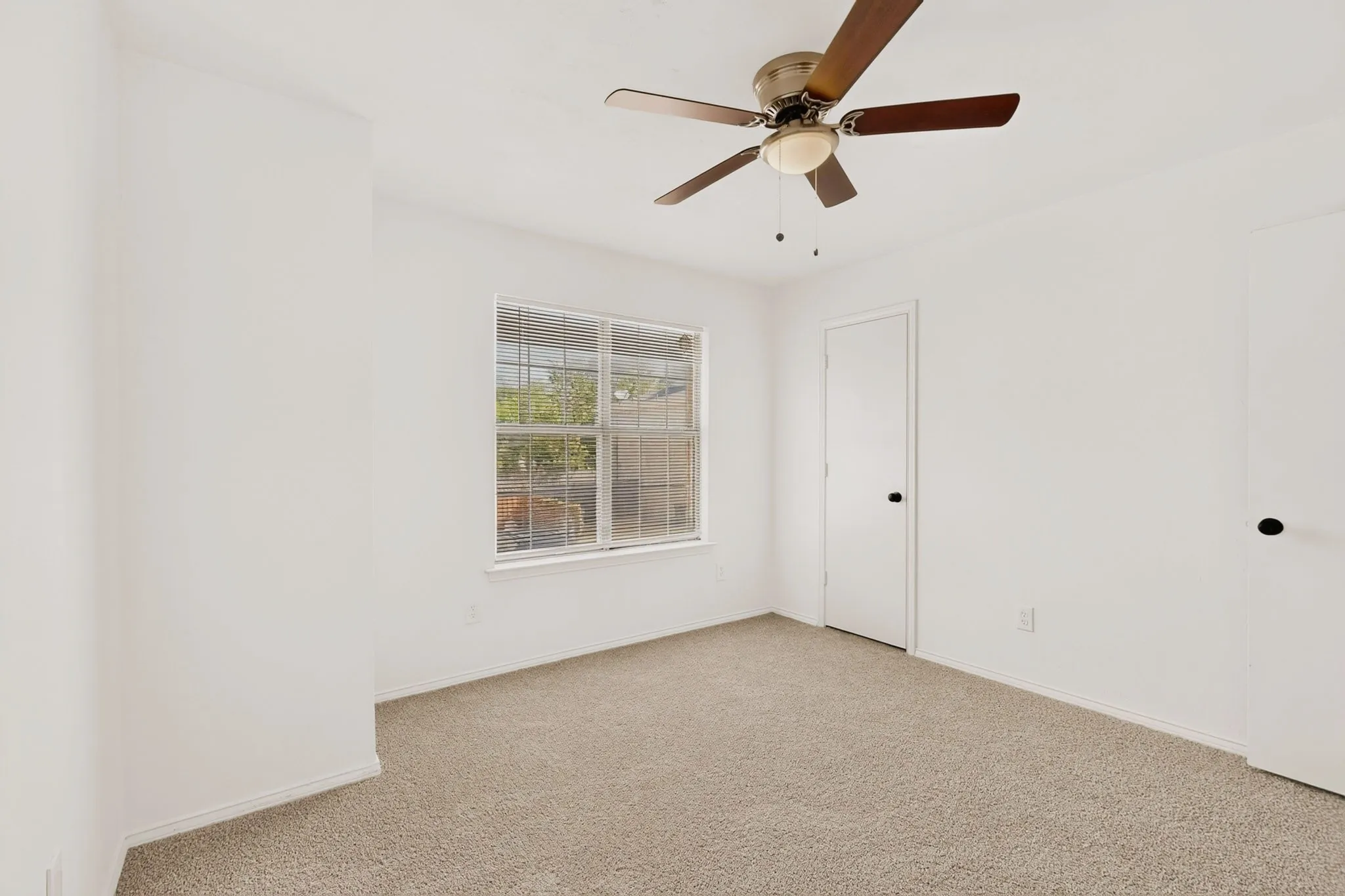 Single Family Residence For Sale in Dallas County , 132 Graystone Place, Duncanville, Texas 75137, 2 Bedroom, 2 Bathroom, Garage spaces, 1,024 Sqft, built in 1982, mls#21387529, Real Estate Agent in Duncanville, Homes For Sale in Dallas county, Homes For Sale in Duncanville, Realtor in Duncanville Texas, Real Estate Brokerage Independent Realty Texas, Luminita Cordes Realtor