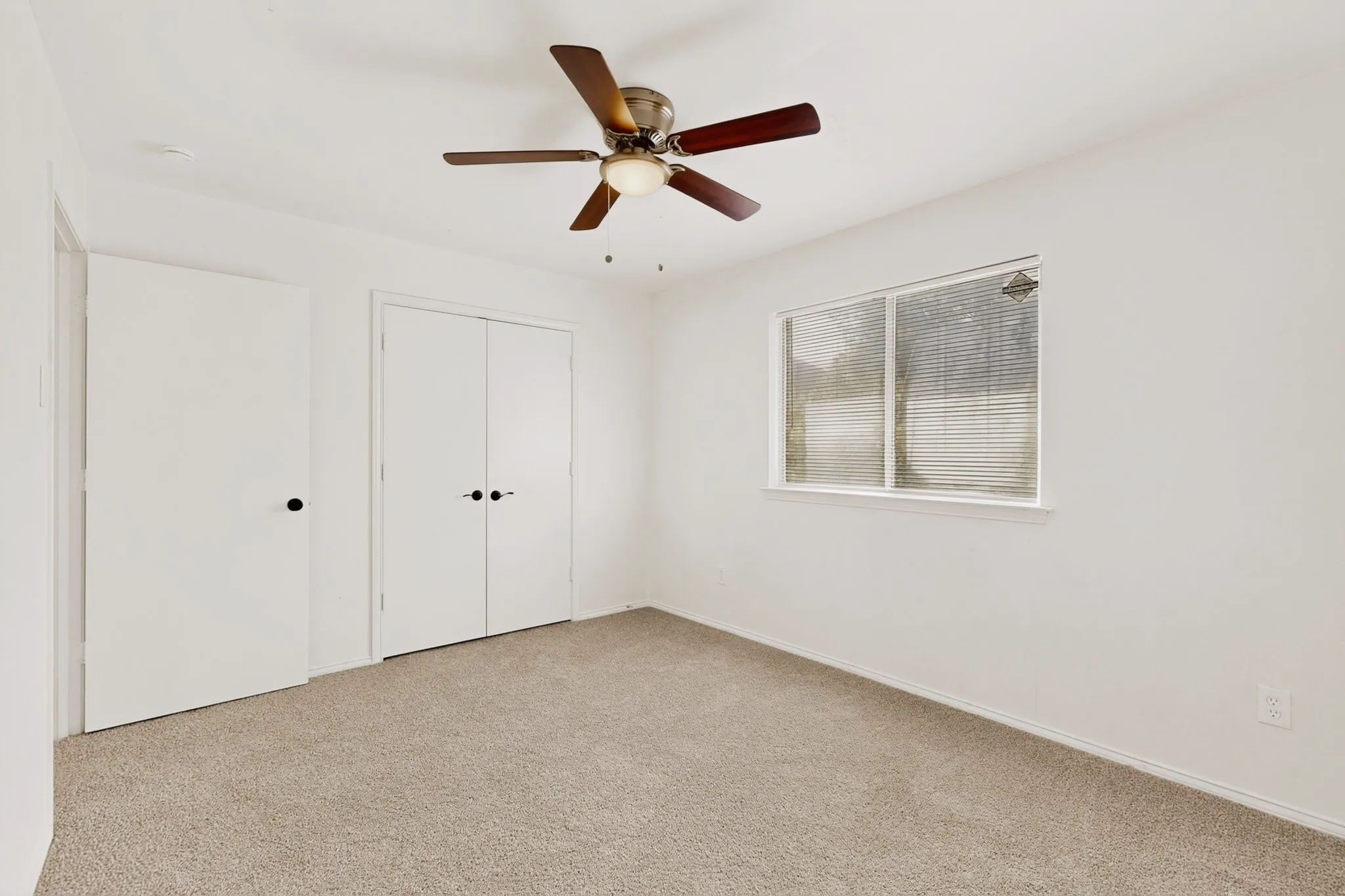 Single Family Residence For Sale in Dallas County , 132 Graystone Place, Duncanville, Texas 75137, 2 Bedroom, 2 Bathroom, Garage spaces, 1,024 Sqft, built in 1982, mls#21387529, Real Estate Agent in Duncanville, Homes For Sale in Dallas county, Homes For Sale in Duncanville, Realtor in Duncanville Texas, Real Estate Brokerage Independent Realty Texas, Luminita Cordes Realtor