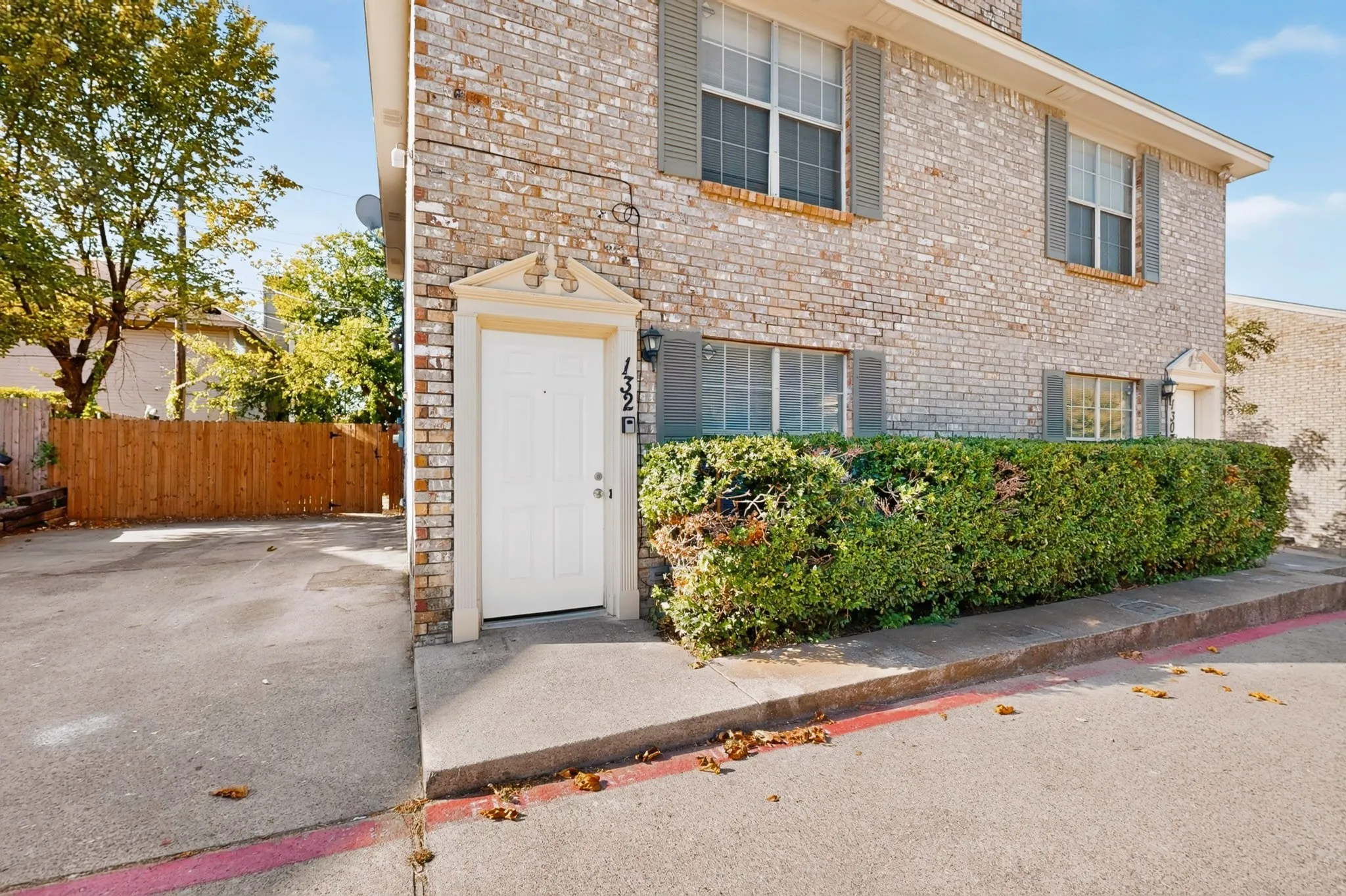 Single Family Residence For Sale in Dallas County , 132 Graystone Place, Duncanville, Texas 75137, 2 Bedroom, 2 Bathroom, Garage spaces, 1,024 Sqft, built in 1982, mls#21387529, Real Estate Agent in Duncanville, Homes For Sale in Dallas county, Homes For Sale in Duncanville, Realtor in Duncanville Texas, Real Estate Brokerage Independent Realty Texas, Luminita Cordes Realtor