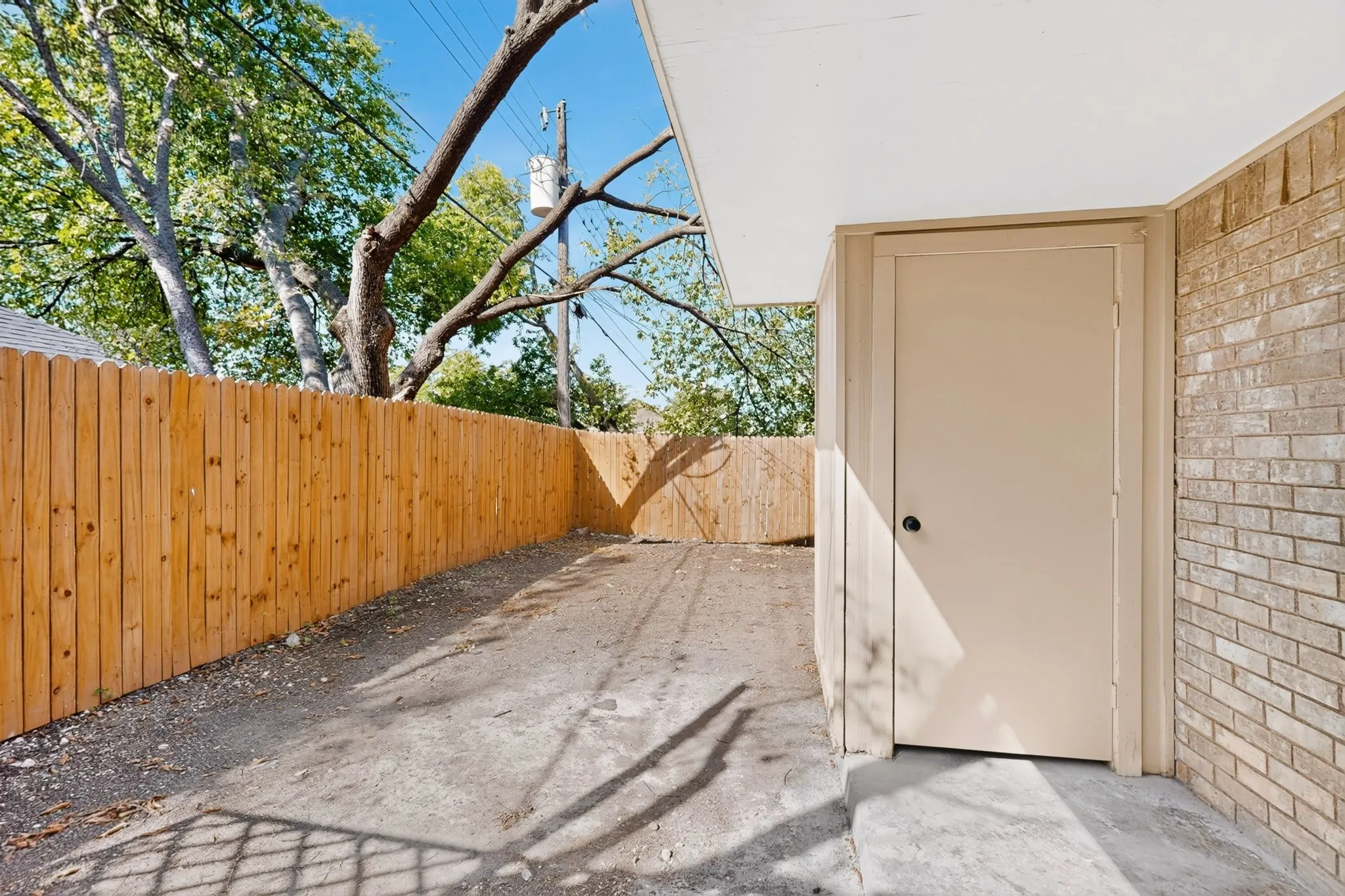 Single Family Residence For Sale in Dallas County , 130 Graystone Place, Duncanville, Texas 75137, 2 Bedroom, 2 Bathroom, Garage spaces, 1,024 Sqft, built in 1982, mls#21387514, Real Estate Agent in Duncanville, Homes For Sale in Dallas county, Homes For Sale in Duncanville, Realtor in Duncanville Texas, Real Estate Brokerage Independent Realty Texas, Luminita Cordes Realtor
