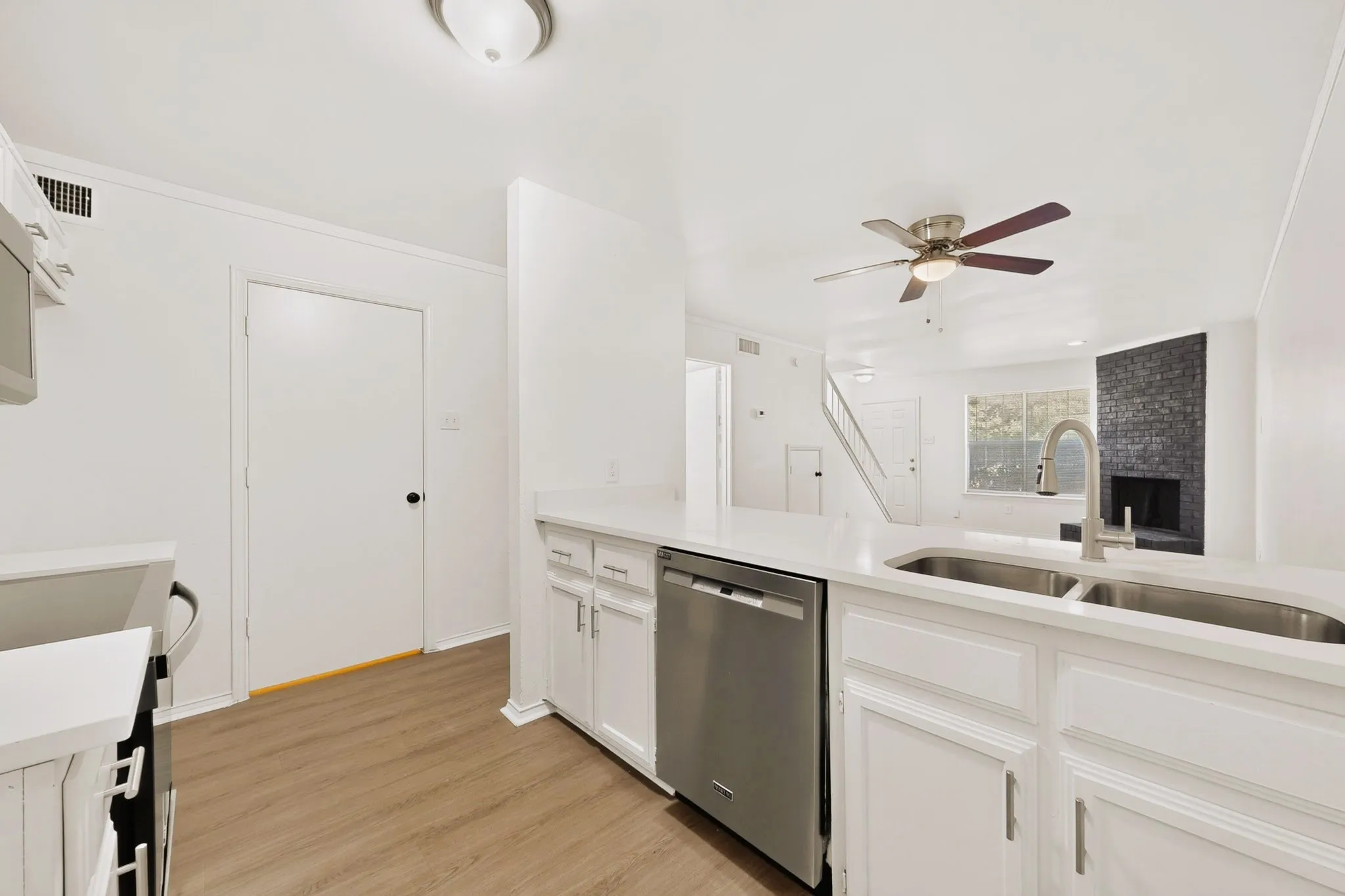 Single Family Residence For Sale in Dallas County , 130 Graystone Place, Duncanville, Texas 75137, 2 Bedroom, 2 Bathroom, Garage spaces, 1,024 Sqft, built in 1982, mls#21387514, Real Estate Agent in Duncanville, Homes For Sale in Dallas county, Homes For Sale in Duncanville, Realtor in Duncanville Texas, Real Estate Brokerage Independent Realty Texas, Luminita Cordes Realtor