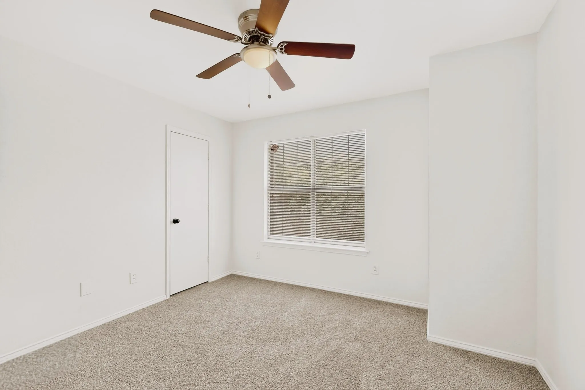 Single Family Residence For Sale in Dallas County , 130 Graystone Place, Duncanville, Texas 75137, 2 Bedroom, 2 Bathroom, Garage spaces, 1,024 Sqft, built in 1982, mls#21387514, Real Estate Agent in Duncanville, Homes For Sale in Dallas county, Homes For Sale in Duncanville, Realtor in Duncanville Texas, Real Estate Brokerage Independent Realty Texas, Luminita Cordes Realtor