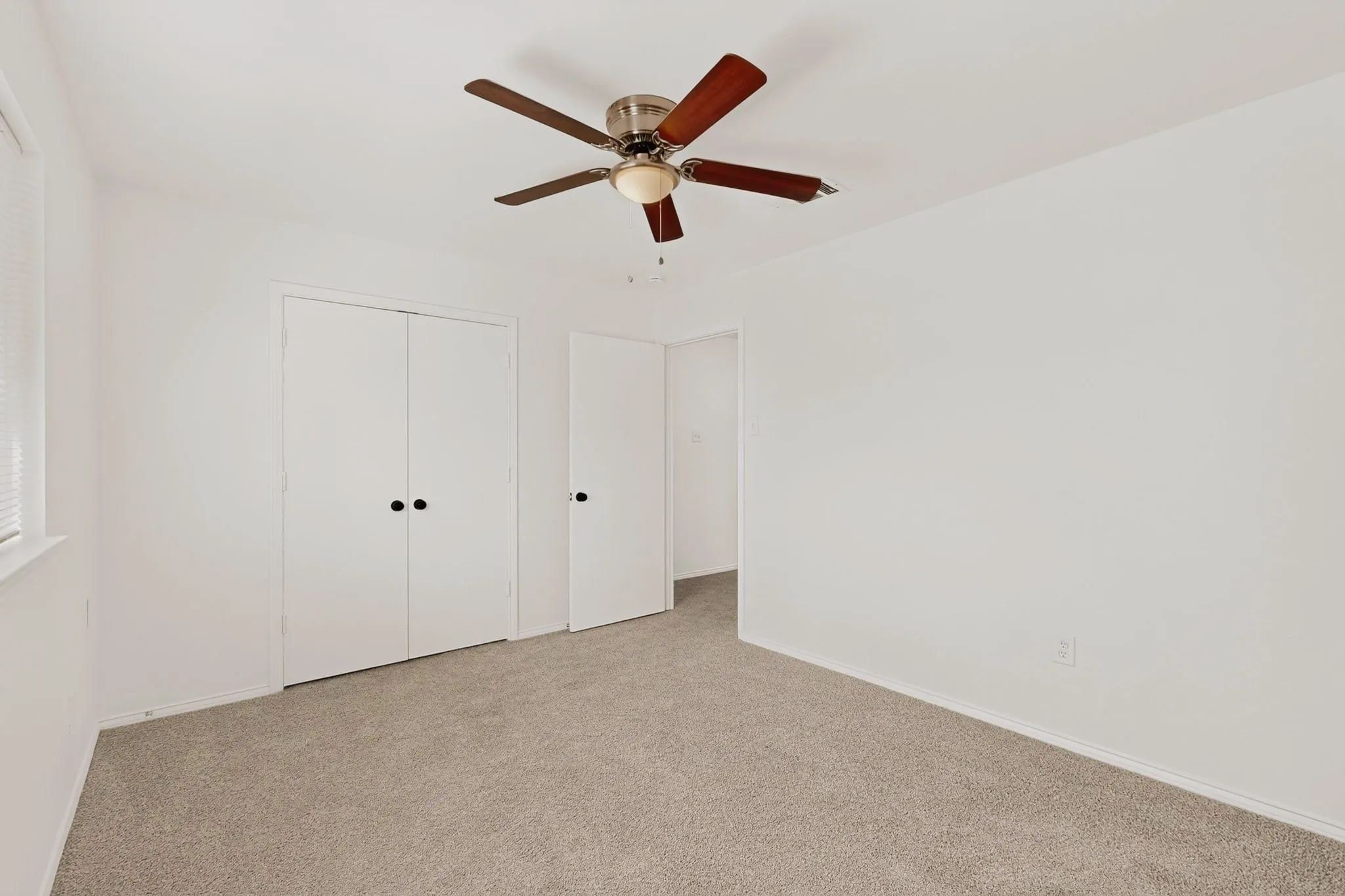 Single Family Residence For Sale in Dallas County , 130 Graystone Place, Duncanville, Texas 75137, 2 Bedroom, 2 Bathroom, Garage spaces, 1,024 Sqft, built in 1982, mls#21387514, Real Estate Agent in Duncanville, Homes For Sale in Dallas county, Homes For Sale in Duncanville, Realtor in Duncanville Texas, Real Estate Brokerage Independent Realty Texas, Luminita Cordes Realtor