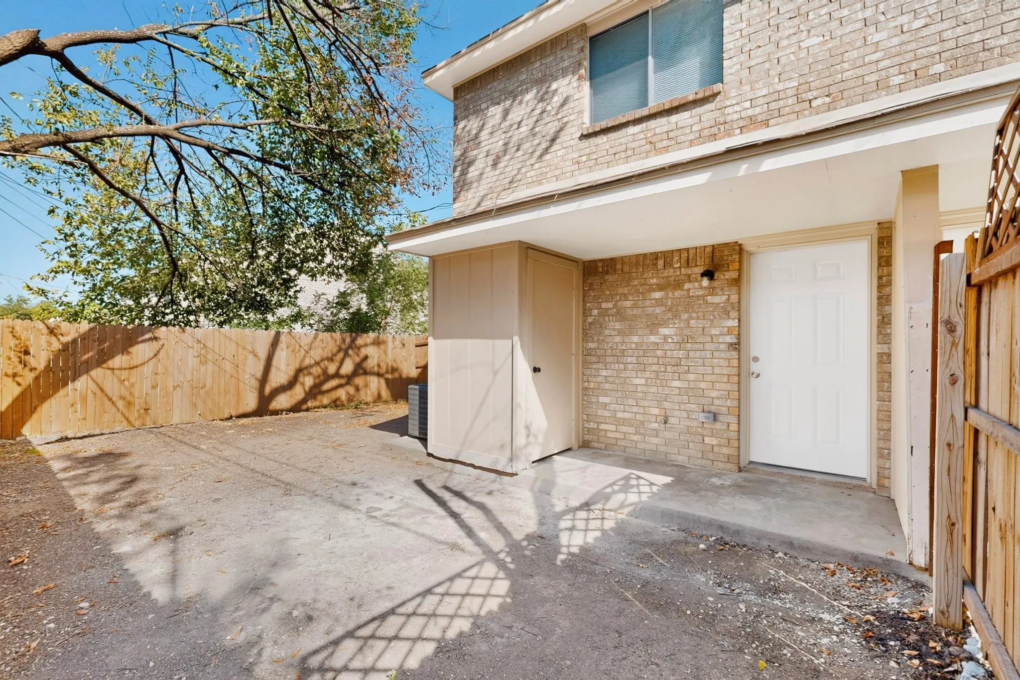 Single Family Residence For Sale in Dallas County , 130 Graystone Place, Duncanville, Texas 75137, 2 Bedroom, 2 Bathroom, Garage spaces, 1,024 Sqft, built in 1982, mls#21387514, Real Estate Agent in Duncanville, Homes For Sale in Dallas county, Homes For Sale in Duncanville, Realtor in Duncanville Texas, Real Estate Brokerage Independent Realty Texas, Luminita Cordes Realtor