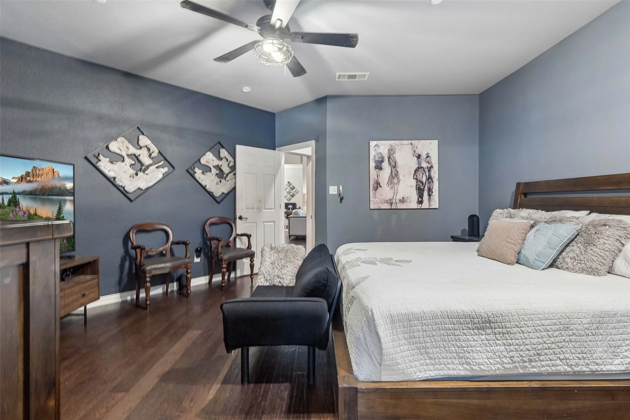 Townhouse For Sale in Denton County , 1748 Massey Drive, Lewisville, Texas 75067, 3 Bedroom, 3 Bathroom, 2 Garage spaces, 1,804 Sqft, built in 2002, mls#21386034, Real Estate Agent in Lewisville, Homes For Sale in Denton county, Homes For Sale in Lewisville, Realtor in Lewisville Texas, Real Estate Brokerage Independent Realty Texas, Luminita Cordes Realtor
