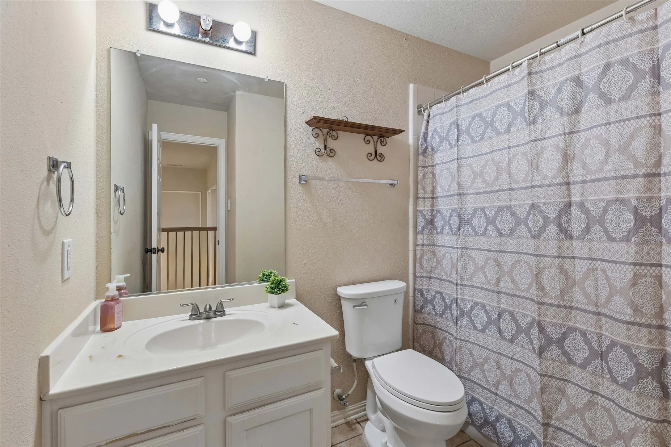 Townhouse For Sale in Denton County , 1748 Massey Drive, Lewisville, Texas 75067, 3 Bedroom, 3 Bathroom, 2 Garage spaces, 1,804 Sqft, built in 2002, mls#21386034, Real Estate Agent in Lewisville, Homes For Sale in Denton county, Homes For Sale in Lewisville, Realtor in Lewisville Texas, Real Estate Brokerage Independent Realty Texas, Luminita Cordes Realtor
