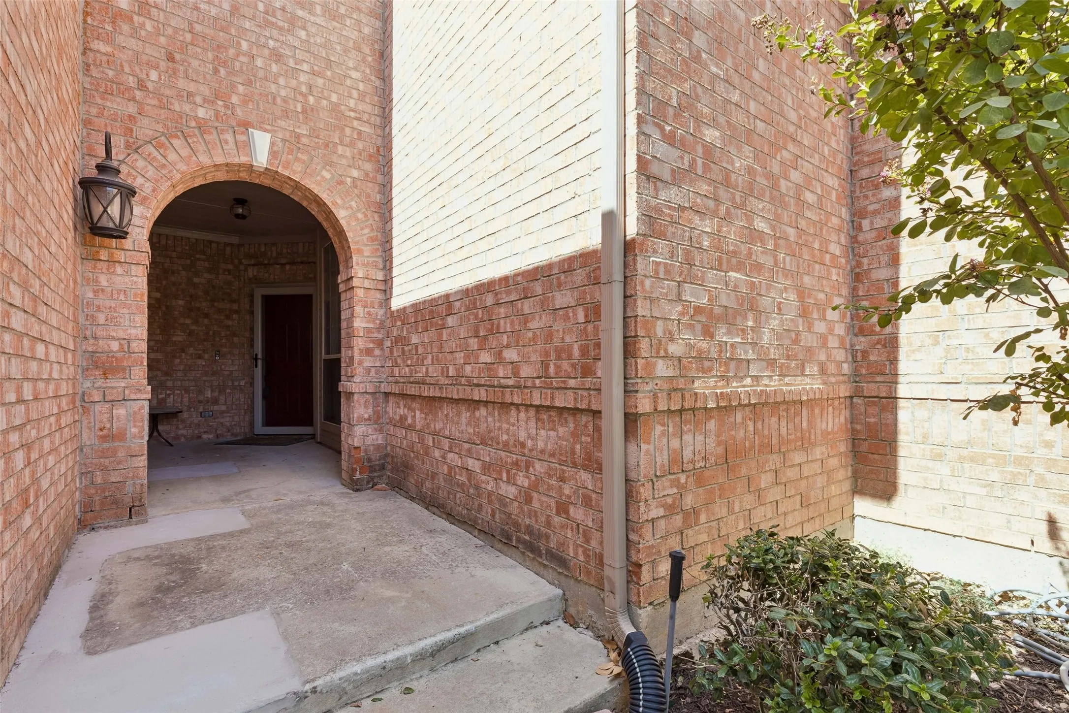 Townhouse For Sale in Denton County , 1748 Massey Drive, Lewisville, Texas 75067, 3 Bedroom, 3 Bathroom, 2 Garage spaces, 1,804 Sqft, built in 2002, mls#21386034, Real Estate Agent in Lewisville, Homes For Sale in Denton county, Homes For Sale in Lewisville, Realtor in Lewisville Texas, Real Estate Brokerage Independent Realty Texas, Luminita Cordes Realtor