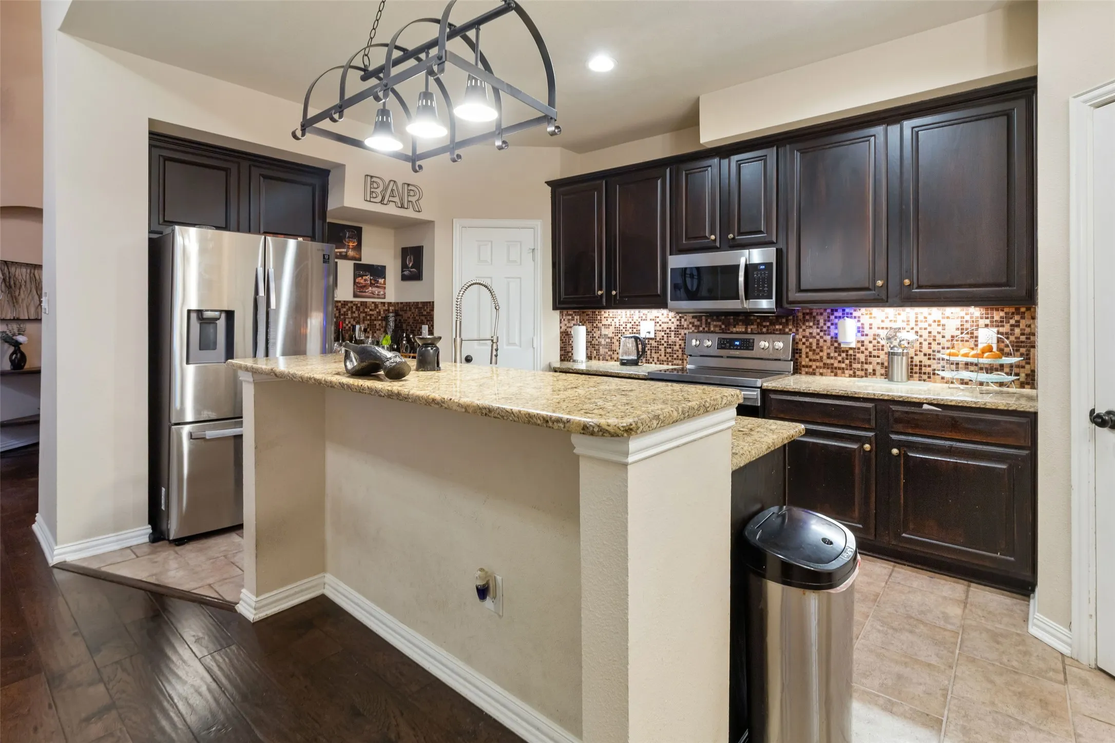 Townhouse For Sale in Denton County , 1748 Massey Drive, Lewisville, Texas 75067, 3 Bedroom, 3 Bathroom, 2 Garage spaces, 1,804 Sqft, built in 2002, mls#21386034, Real Estate Agent in Lewisville, Homes For Sale in Denton county, Homes For Sale in Lewisville, Realtor in Lewisville Texas, Real Estate Brokerage Independent Realty Texas, Luminita Cordes Realtor