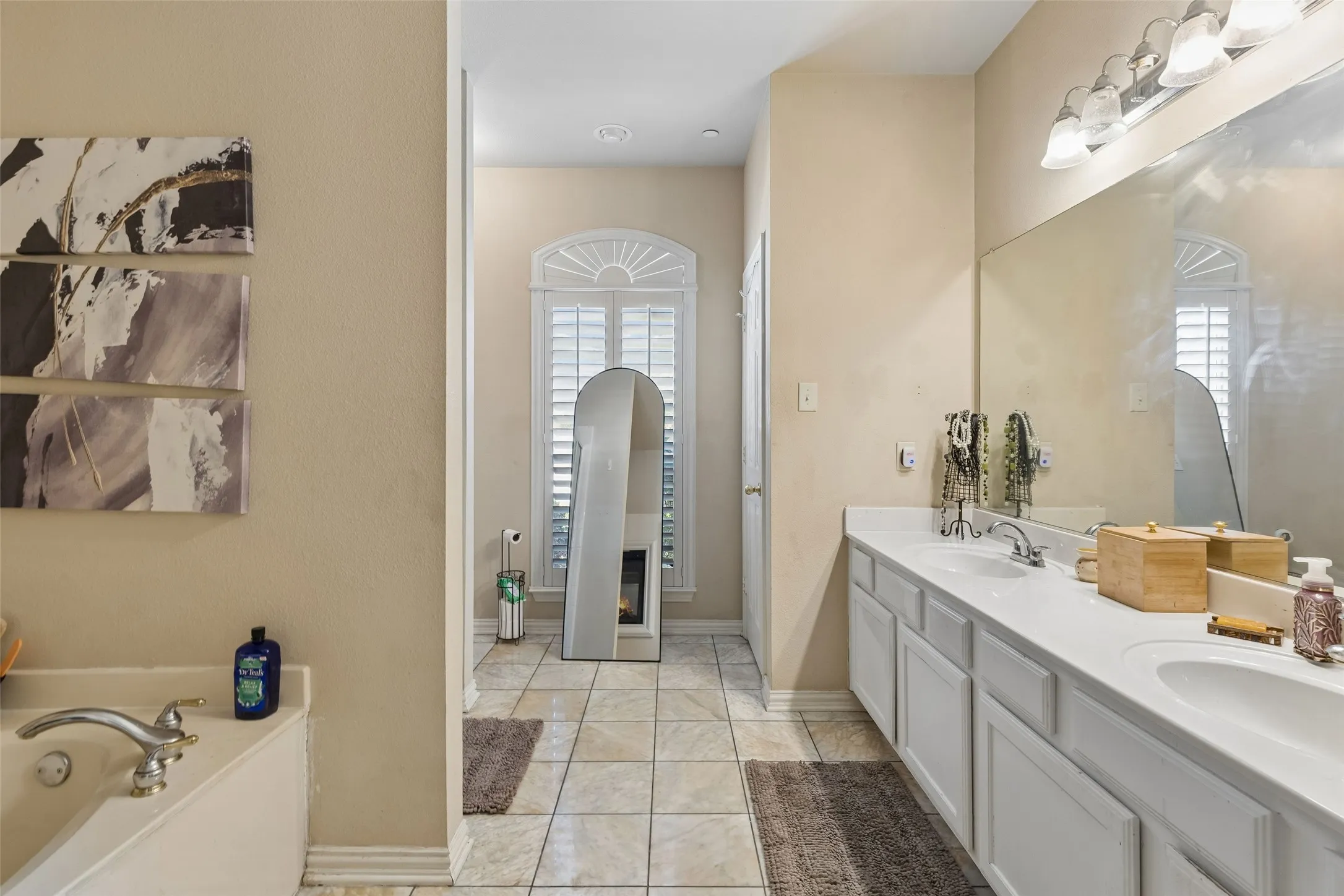 Townhouse For Sale in Denton County , 1748 Massey Drive, Lewisville, Texas 75067, 3 Bedroom, 3 Bathroom, 2 Garage spaces, 1,804 Sqft, built in 2002, mls#21386034, Real Estate Agent in Lewisville, Homes For Sale in Denton county, Homes For Sale in Lewisville, Realtor in Lewisville Texas, Real Estate Brokerage Independent Realty Texas, Luminita Cordes Realtor