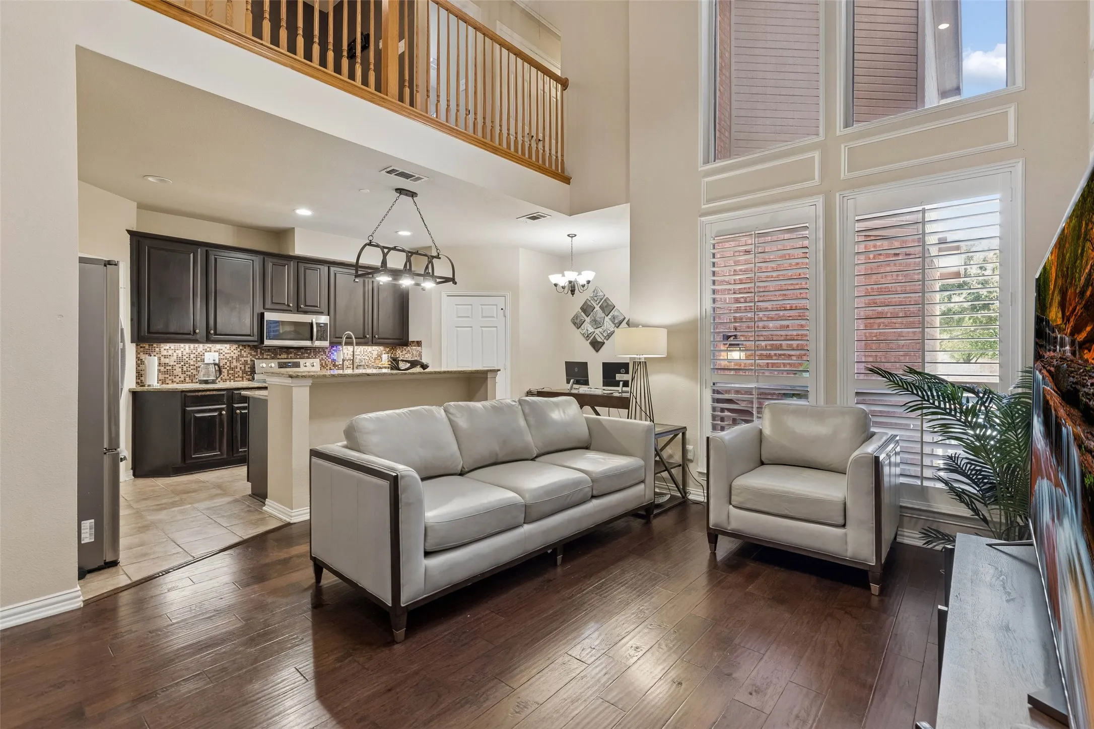 Townhouse For Sale in Denton County , 1748 Massey Drive, Lewisville, Texas 75067, 3 Bedroom, 3 Bathroom, 2 Garage spaces, 1,804 Sqft, built in 2002, mls#21386034, Real Estate Agent in Lewisville, Homes For Sale in Denton county, Homes For Sale in Lewisville, Realtor in Lewisville Texas, Real Estate Brokerage Independent Realty Texas, Luminita Cordes Realtor