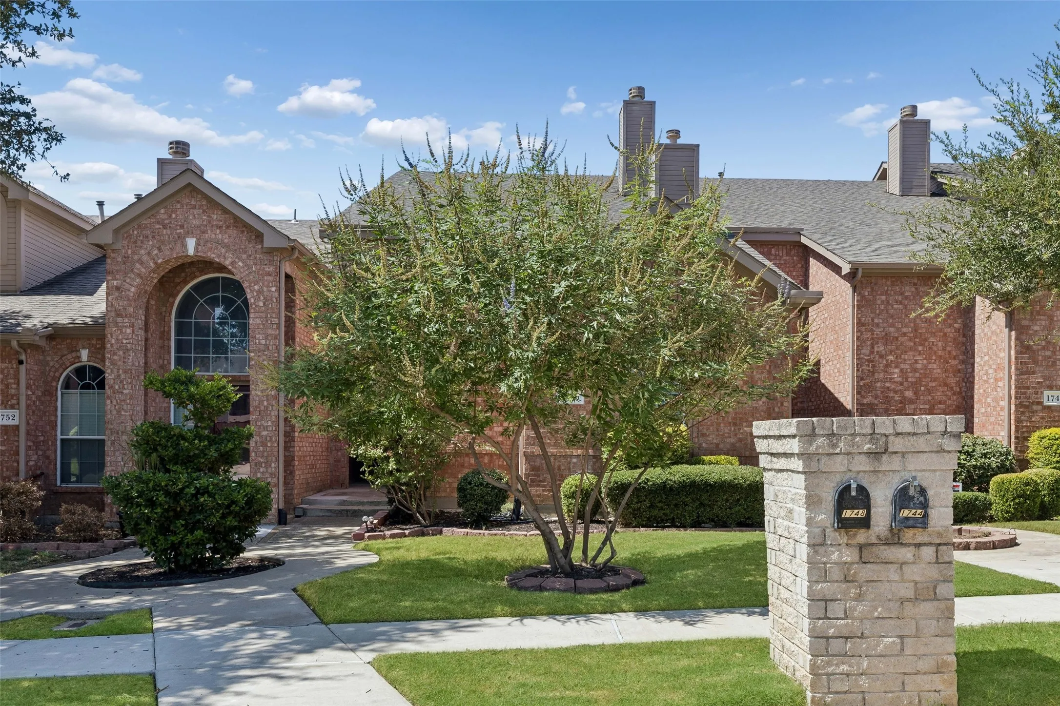 Townhouse For Sale in Denton County , 1748 Massey Drive, Lewisville, Texas 75067, 3 Bedroom, 3 Bathroom, 2 Garage spaces, 1,804 Sqft, built in 2002, mls#21386034, Real Estate Agent in Lewisville, Homes For Sale in Denton county, Homes For Sale in Lewisville, Realtor in Lewisville Texas, Real Estate Brokerage Independent Realty Texas, Luminita Cordes Realtor