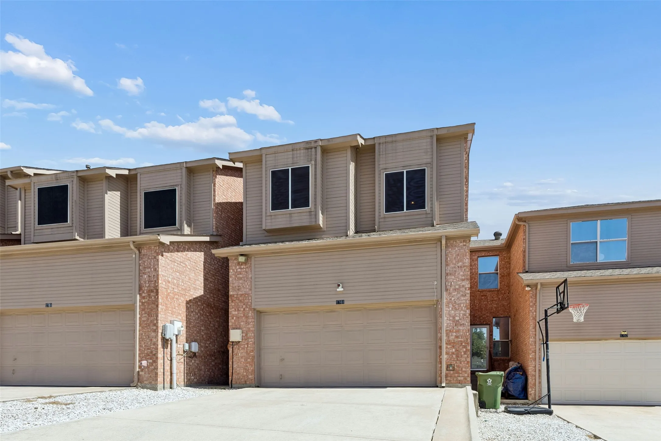 Townhouse For Sale in Denton County , 1748 Massey Drive, Lewisville, Texas 75067, 3 Bedroom, 3 Bathroom, 2 Garage spaces, 1,804 Sqft, built in 2002, mls#21386034, Real Estate Agent in Lewisville, Homes For Sale in Denton county, Homes For Sale in Lewisville, Realtor in Lewisville Texas, Real Estate Brokerage Independent Realty Texas, Luminita Cordes Realtor