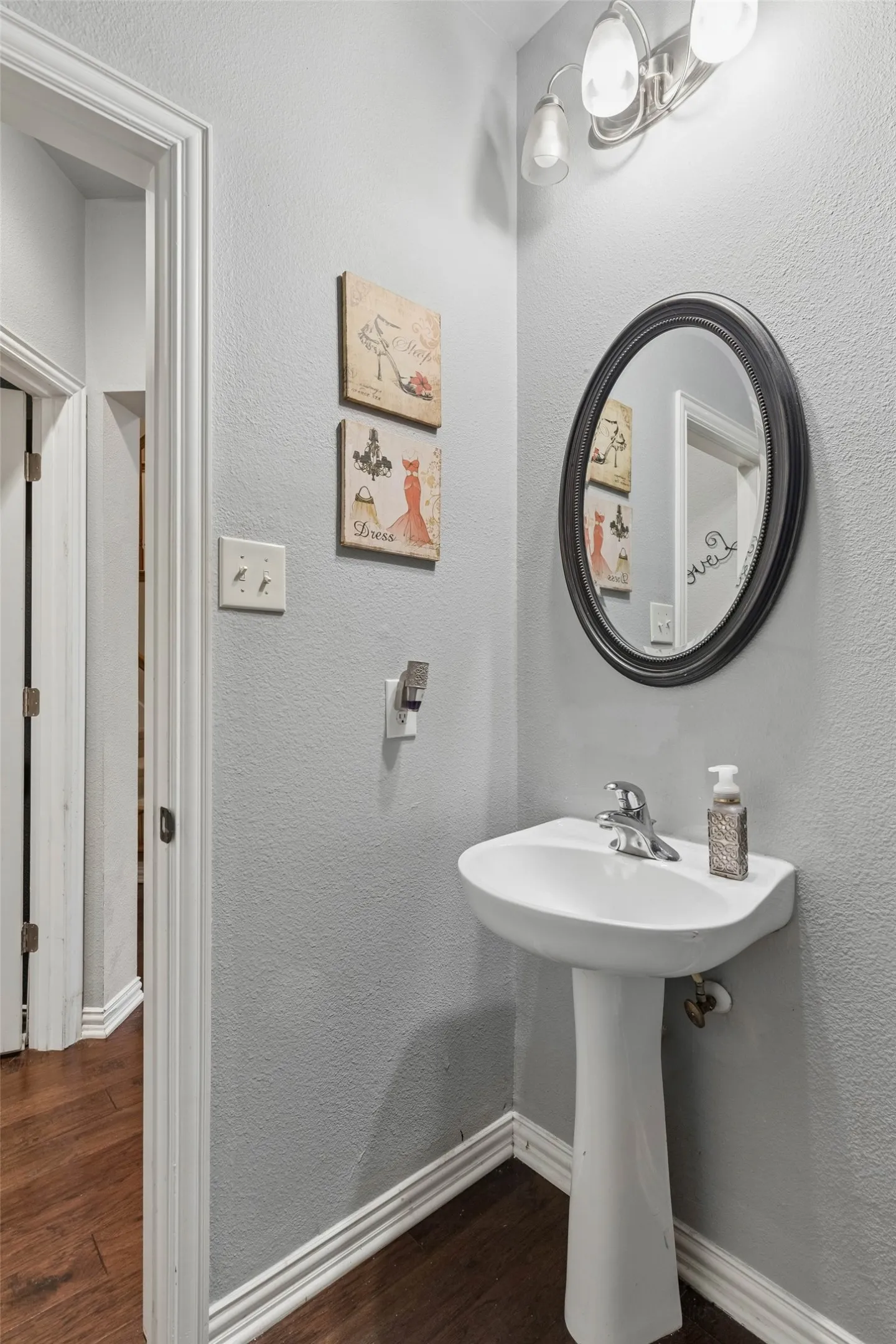 Townhouse For Sale in Denton County , 1748 Massey Drive, Lewisville, Texas 75067, 3 Bedroom, 3 Bathroom, 2 Garage spaces, 1,804 Sqft, built in 2002, mls#21386034, Real Estate Agent in Lewisville, Homes For Sale in Denton county, Homes For Sale in Lewisville, Realtor in Lewisville Texas, Real Estate Brokerage Independent Realty Texas, Luminita Cordes Realtor