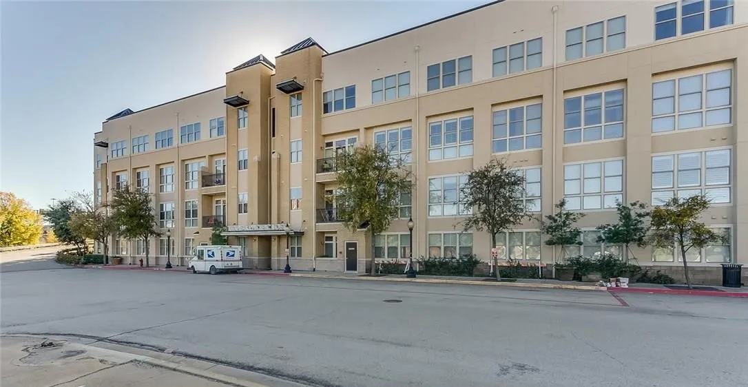 Condominium For Sale in Tarrant County , 201 W Lancaster Avenue 208, Fort Worth, Texas 76102, 1 Bedroom, 1 Bathroom, 2 Garage spaces, 778 Sqft, built in 2005, mls#21390166, Real Estate Agent in Fort Worth, Homes For Sale in Tarrant county, Homes For Sale in Fort Worth, Realtor in Fort Worth Texas, Real Estate Brokerage Independent Realty Texas, Luminita Cordes Realtor