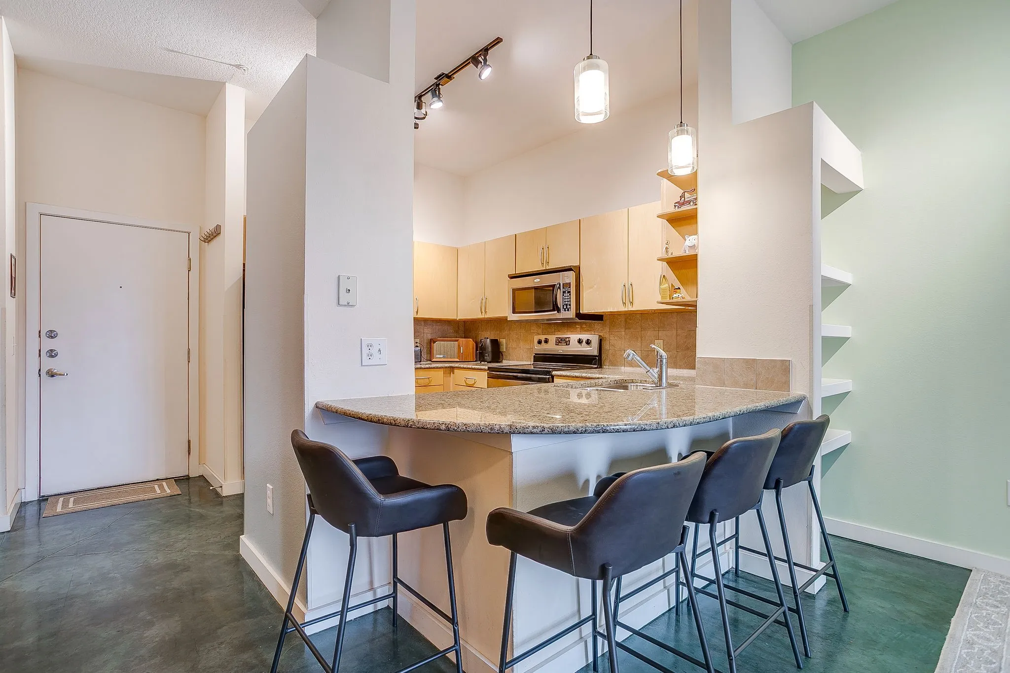 Condominium For Sale in Tarrant County , 201 W Lancaster Avenue 208, Fort Worth, Texas 76102, 1 Bedroom, 1 Bathroom, 2 Garage spaces, 778 Sqft, built in 2005, mls#21390166, Real Estate Agent in Fort Worth, Homes For Sale in Tarrant county, Homes For Sale in Fort Worth, Realtor in Fort Worth Texas, Real Estate Brokerage Independent Realty Texas, Luminita Cordes Realtor