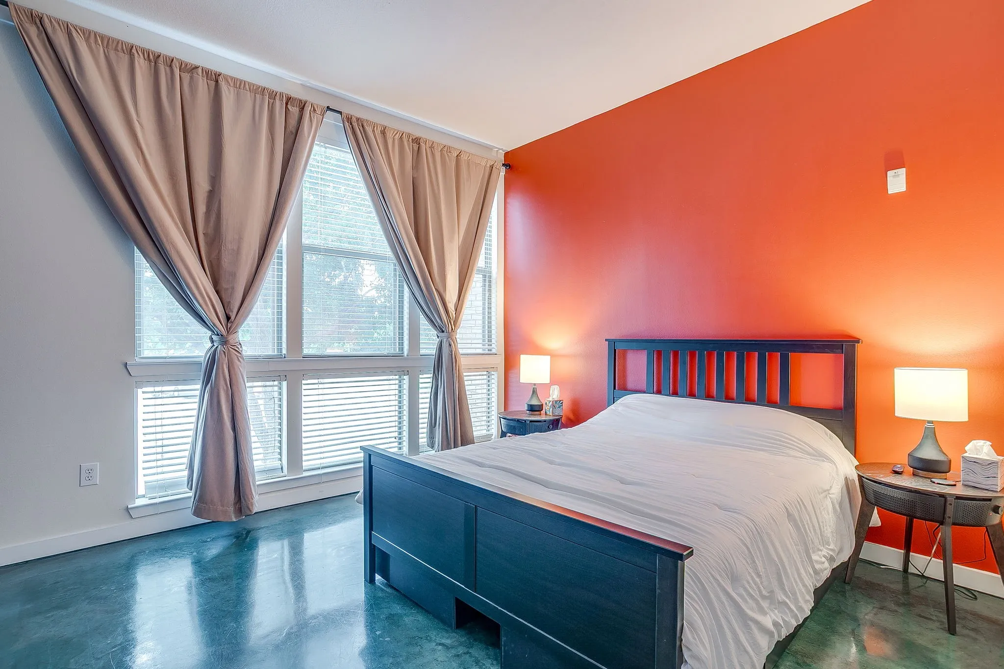 Condominium For Sale in Tarrant County , 201 W Lancaster Avenue 208, Fort Worth, Texas 76102, 1 Bedroom, 1 Bathroom, 2 Garage spaces, 778 Sqft, built in 2005, mls#21390166, Real Estate Agent in Fort Worth, Homes For Sale in Tarrant county, Homes For Sale in Fort Worth, Realtor in Fort Worth Texas, Real Estate Brokerage Independent Realty Texas, Luminita Cordes Realtor
