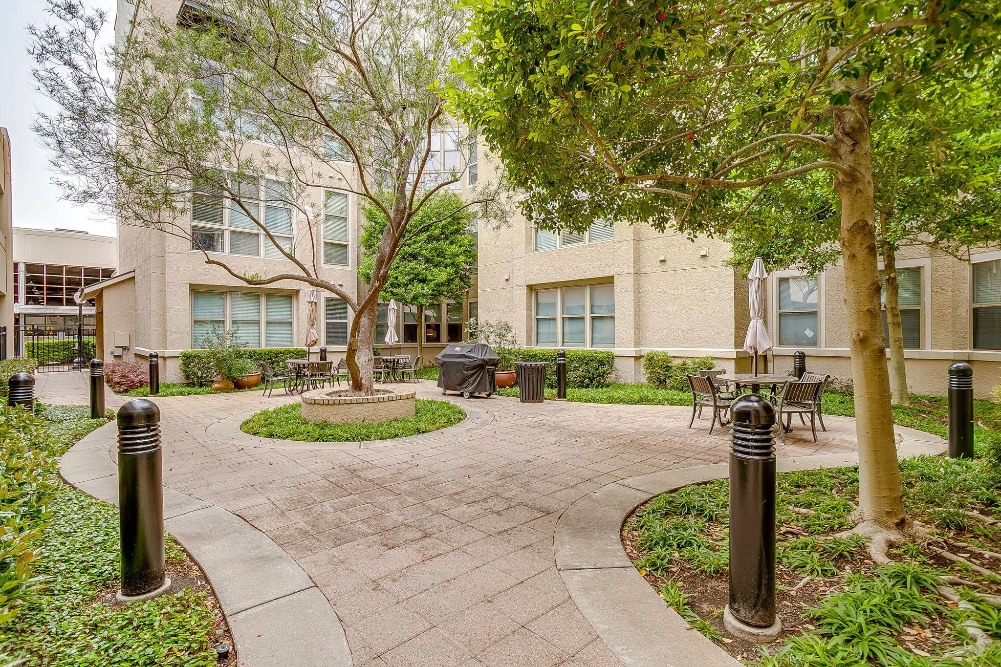 Condominium For Sale in Tarrant County , 201 W Lancaster Avenue 208, Fort Worth, Texas 76102, 1 Bedroom, 1 Bathroom, 2 Garage spaces, 778 Sqft, built in 2005, mls#21390166, Real Estate Agent in Fort Worth, Homes For Sale in Tarrant county, Homes For Sale in Fort Worth, Realtor in Fort Worth Texas, Real Estate Brokerage Independent Realty Texas, Luminita Cordes Realtor