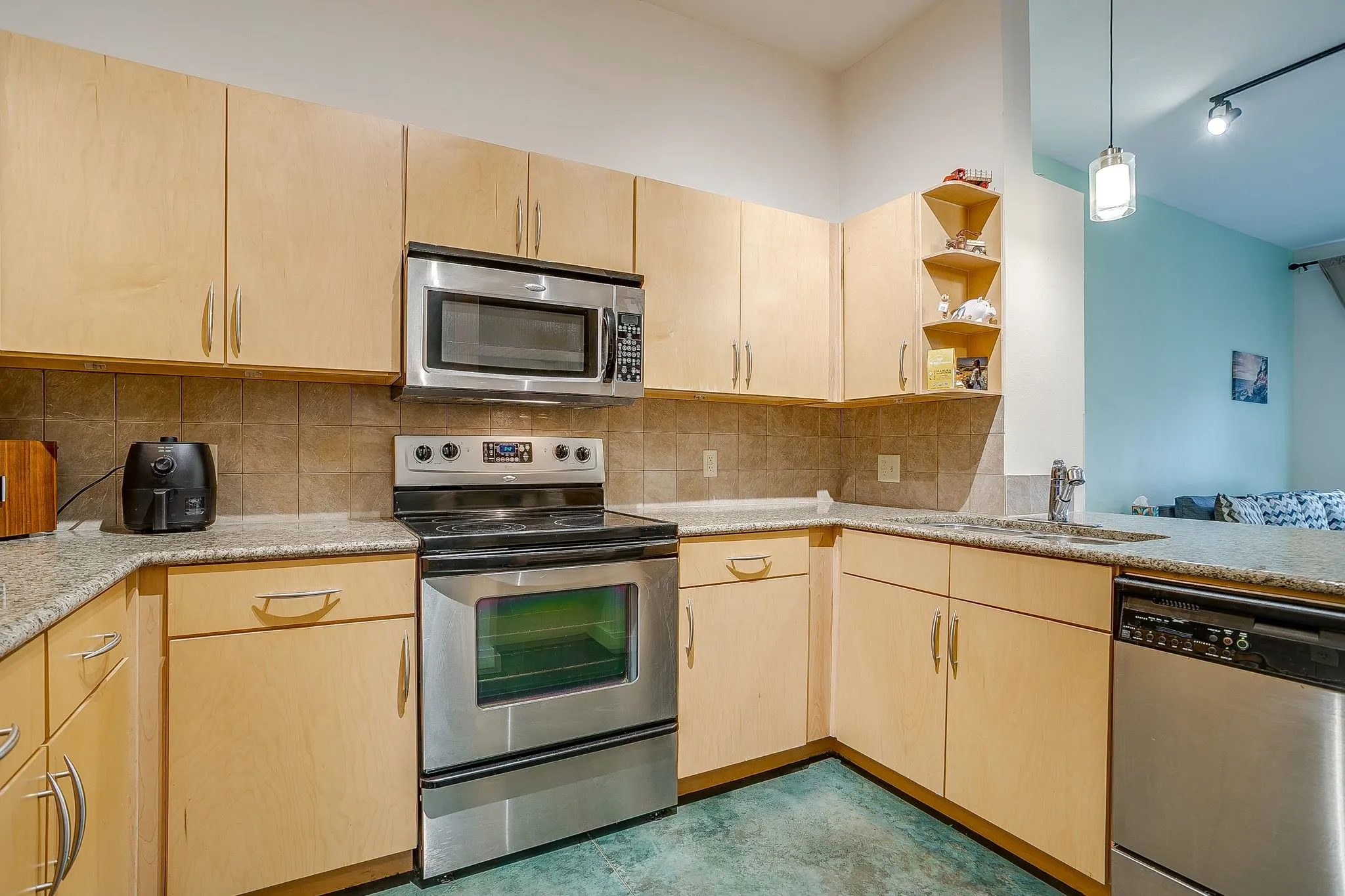 Condominium For Sale in Tarrant County , 201 W Lancaster Avenue 208, Fort Worth, Texas 76102, 1 Bedroom, 1 Bathroom, 2 Garage spaces, 778 Sqft, built in 2005, mls#21390166, Real Estate Agent in Fort Worth, Homes For Sale in Tarrant county, Homes For Sale in Fort Worth, Realtor in Fort Worth Texas, Real Estate Brokerage Independent Realty Texas, Luminita Cordes Realtor