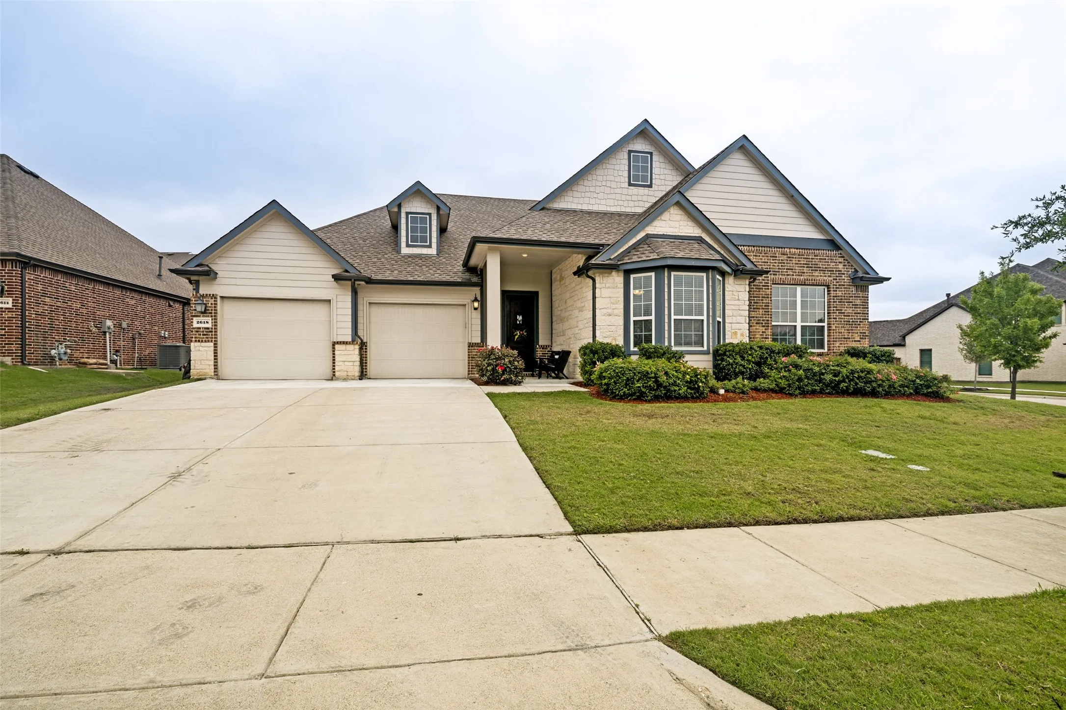 Single Family Residence For Sale in Rockwall County , 2618 Long Common, Rockwall, Texas 75032, 4 Bedroom, 2 Bathroom, 2 Garage spaces, 2,688 Sqft, built in 2019, mls#21390159, Real Estate Agent in Rockwall, Homes For Sale in Rockwall county, Homes For Sale in Rockwall, Realtor in Rockwall Texas, Real Estate Brokerage Independent Realty Texas, Luminita Cordes Realtor